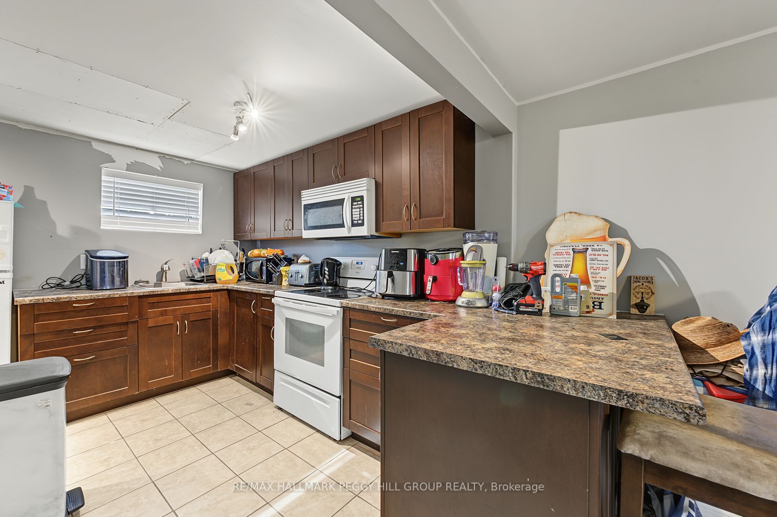 Unit Lower - 9 Baker Crescent, Barrie 4