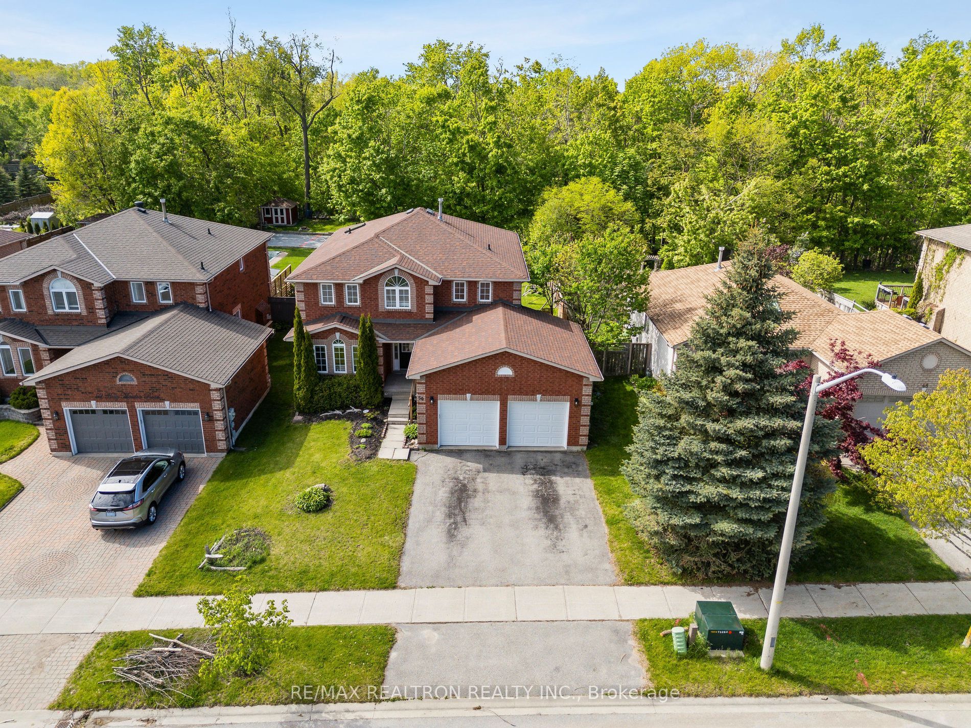 50 Holly Meadow Road, Barrie 2