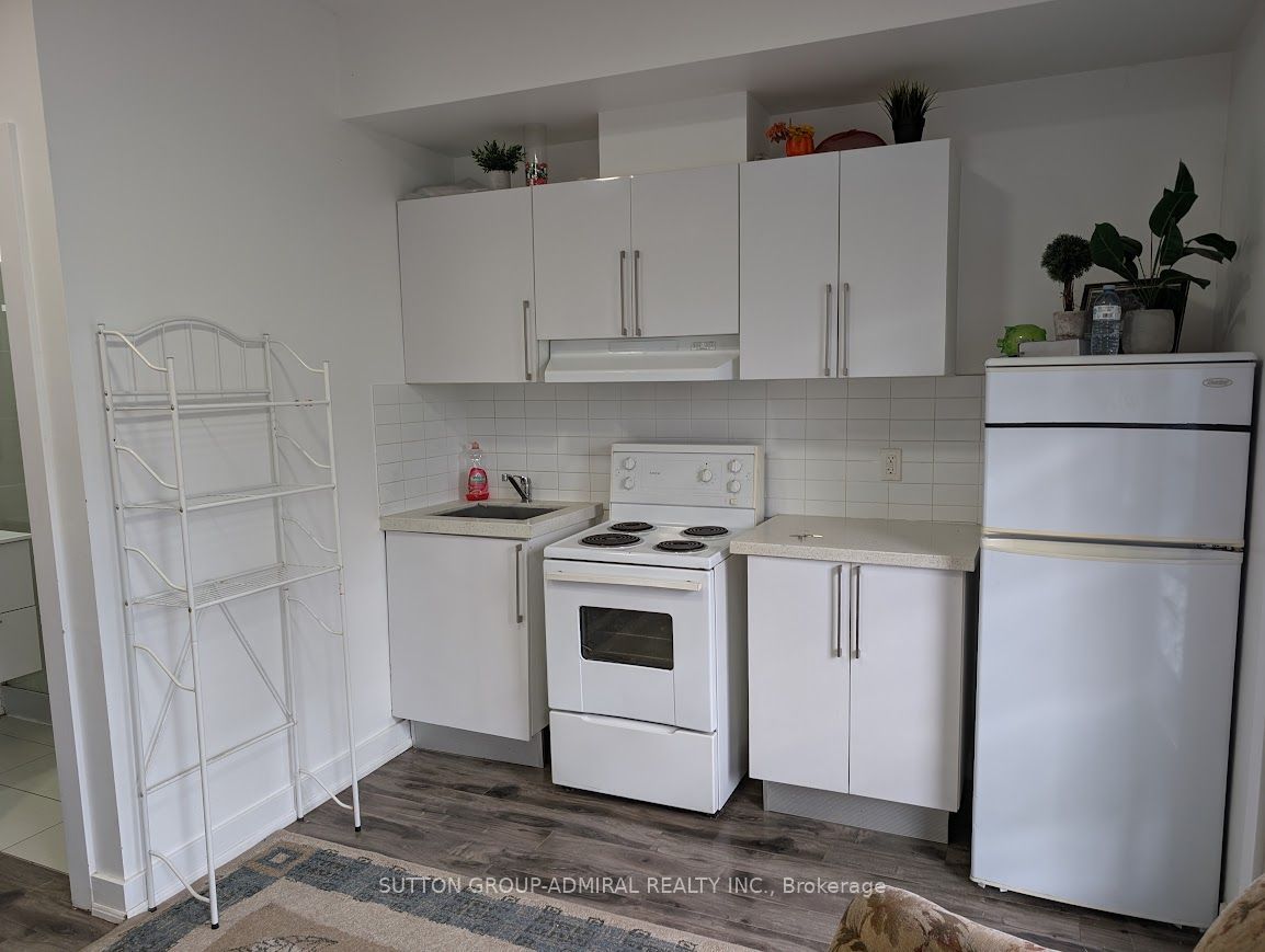 Unit 17 Bachelor - 540 Essa Road, Barrie 4