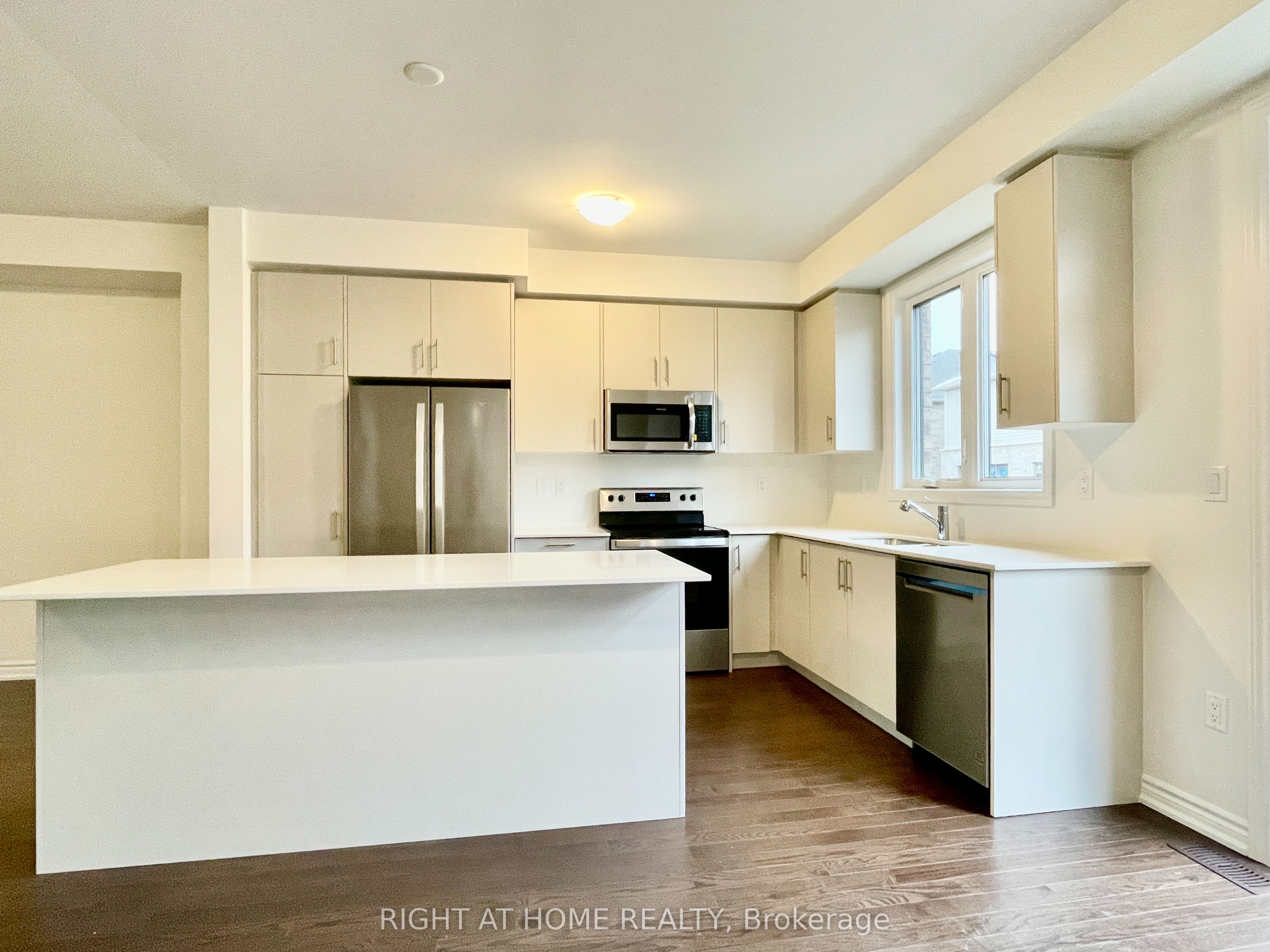 63 Phoenix Boulevard, Barrie 4