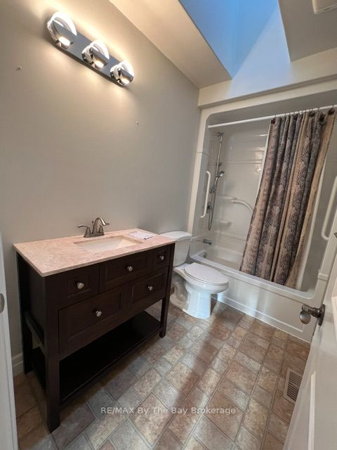 Unit Unit a - 22 Edward Street W, Clearview 3