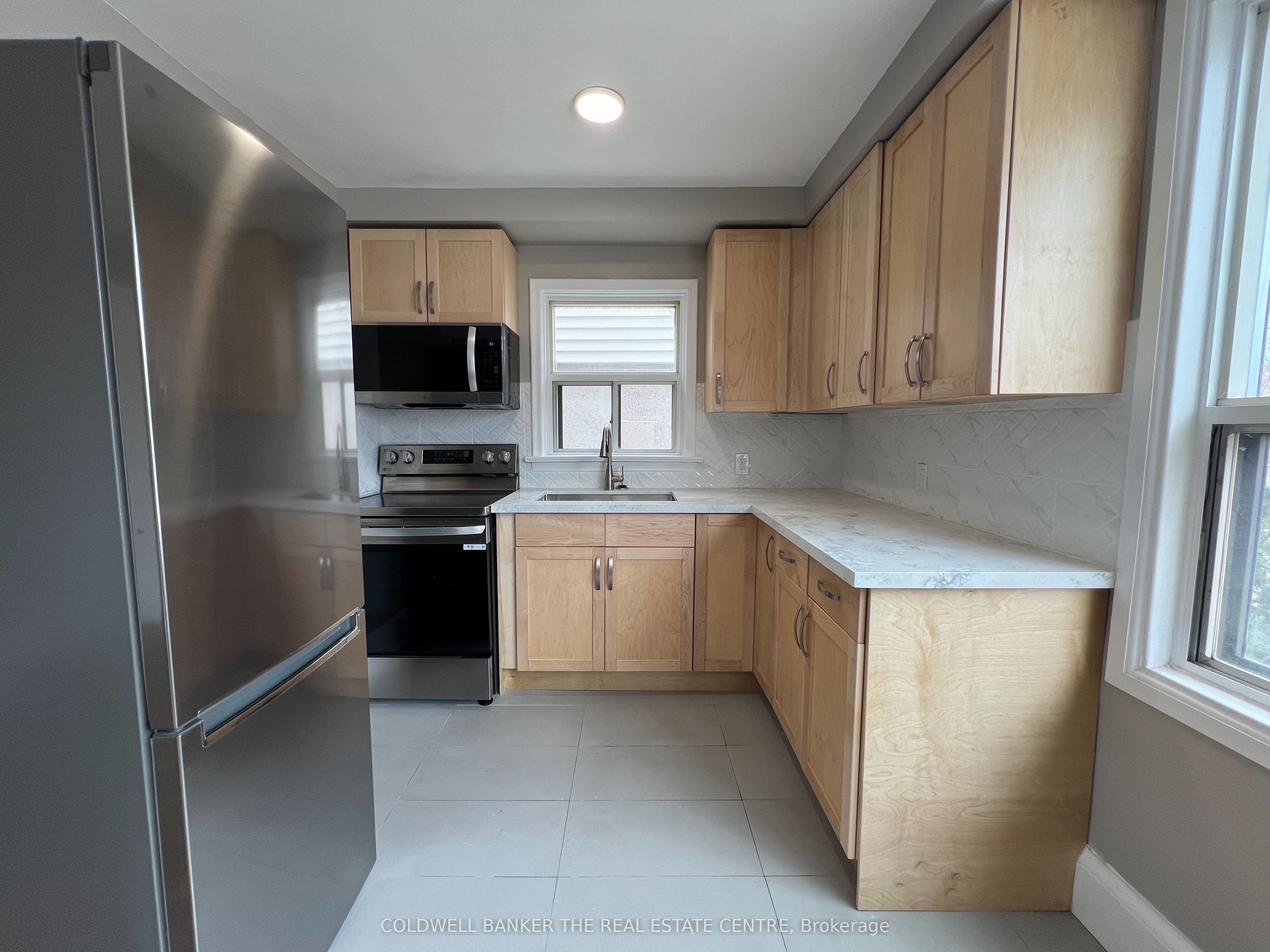 Unit 4 - 108 Grandville Avenue, Toronto 2