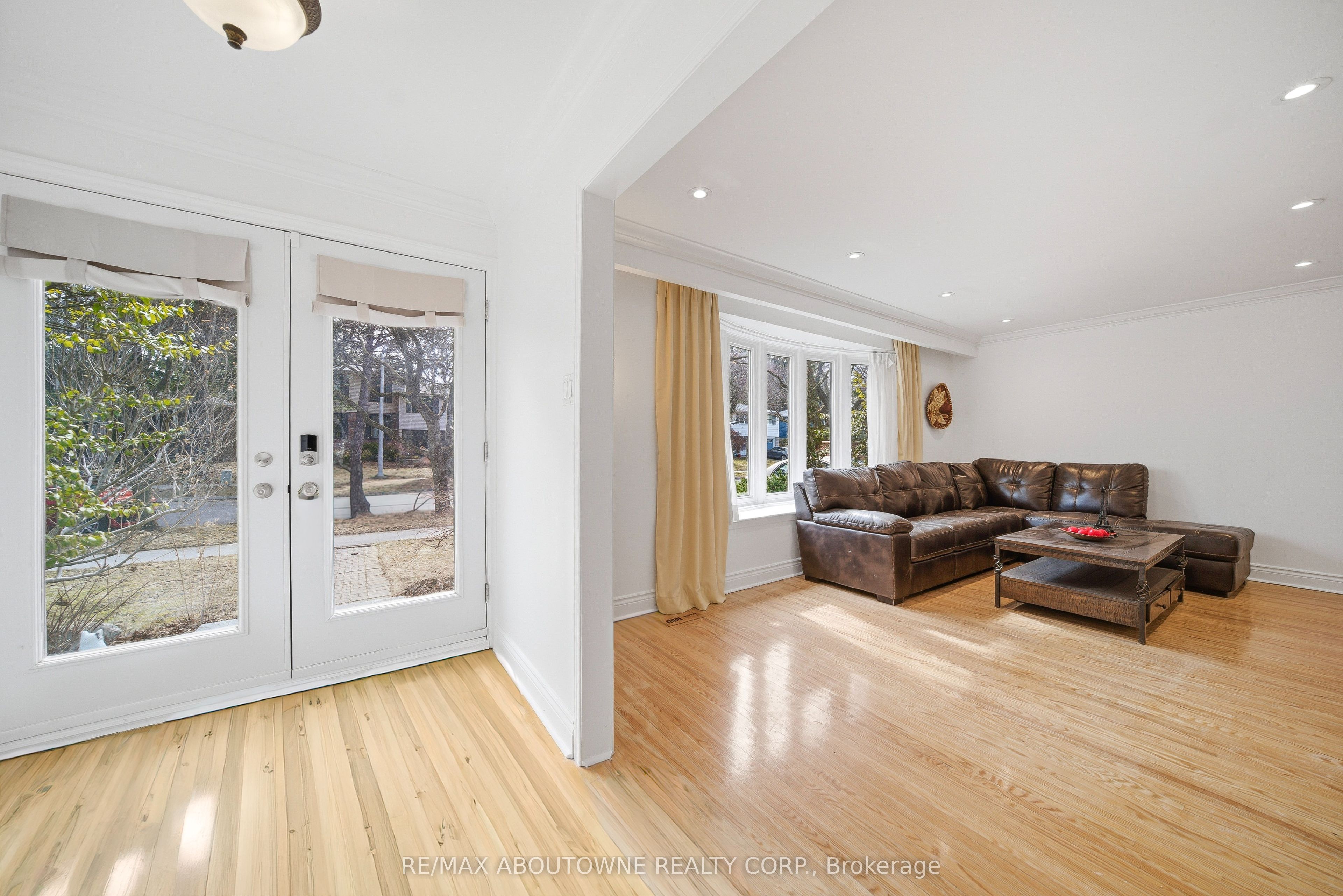 481 Anthony Drive, Oakville 3
