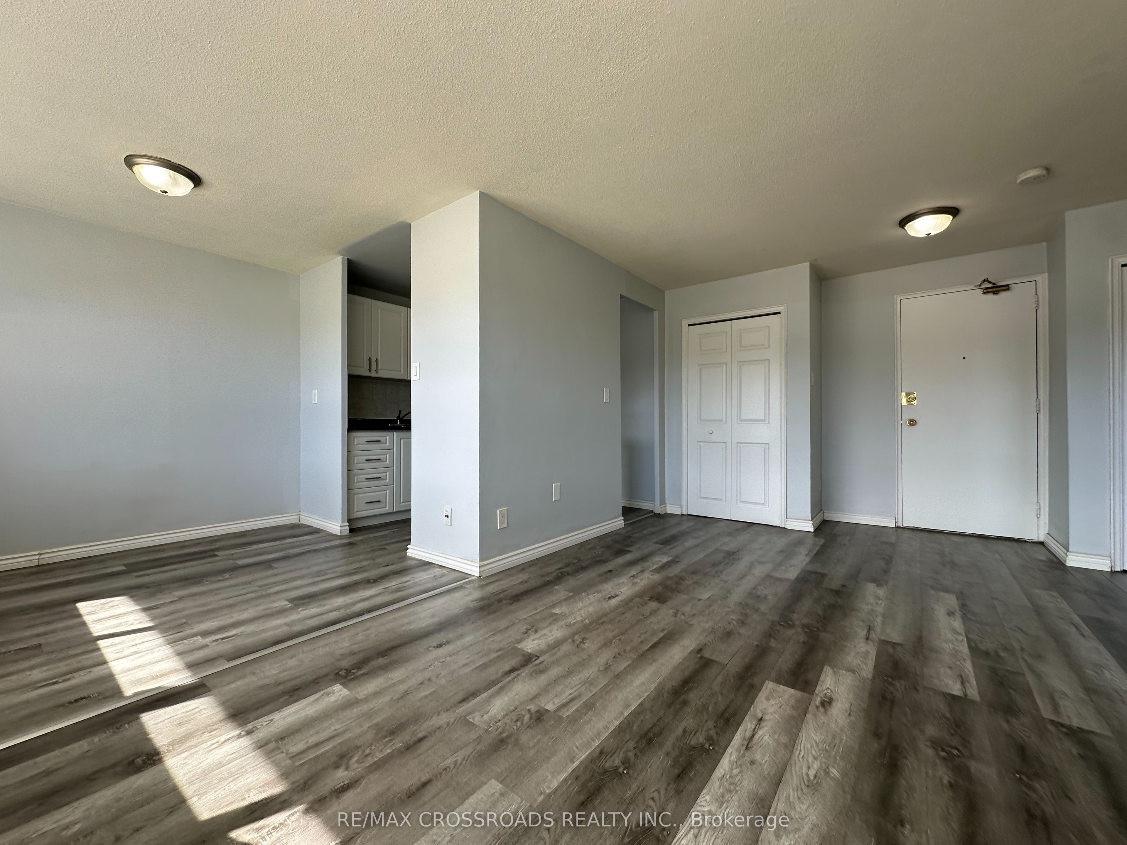 Unit 102 - 363 Lakeshore Road E, Mississauga 2