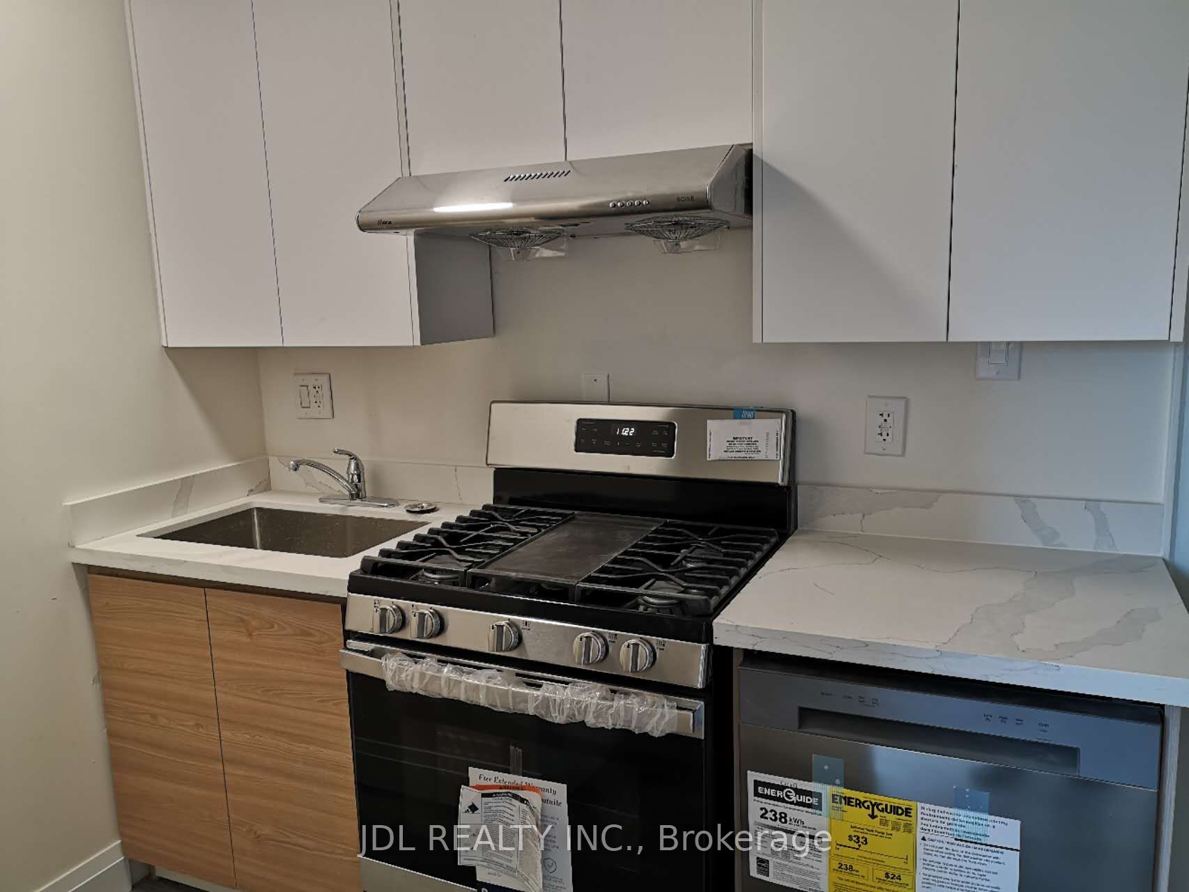 Unit 5 - 5 Sorauren Avenue, Toronto 2