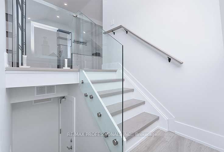Unit 3rd Fl - 23 Radford Avenue, Toronto 4