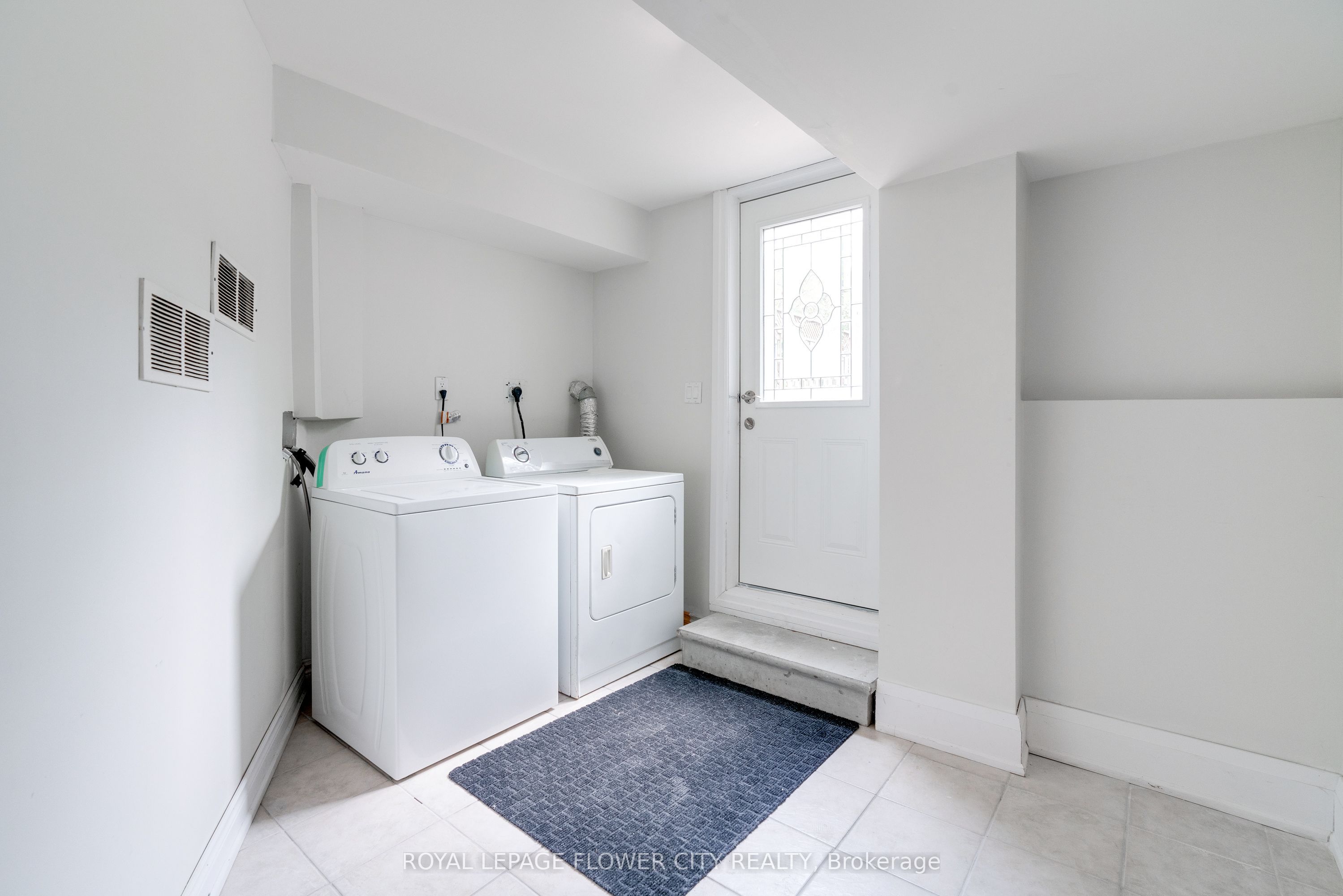 5674 Whitehorn Avenue E, Mississauga 4