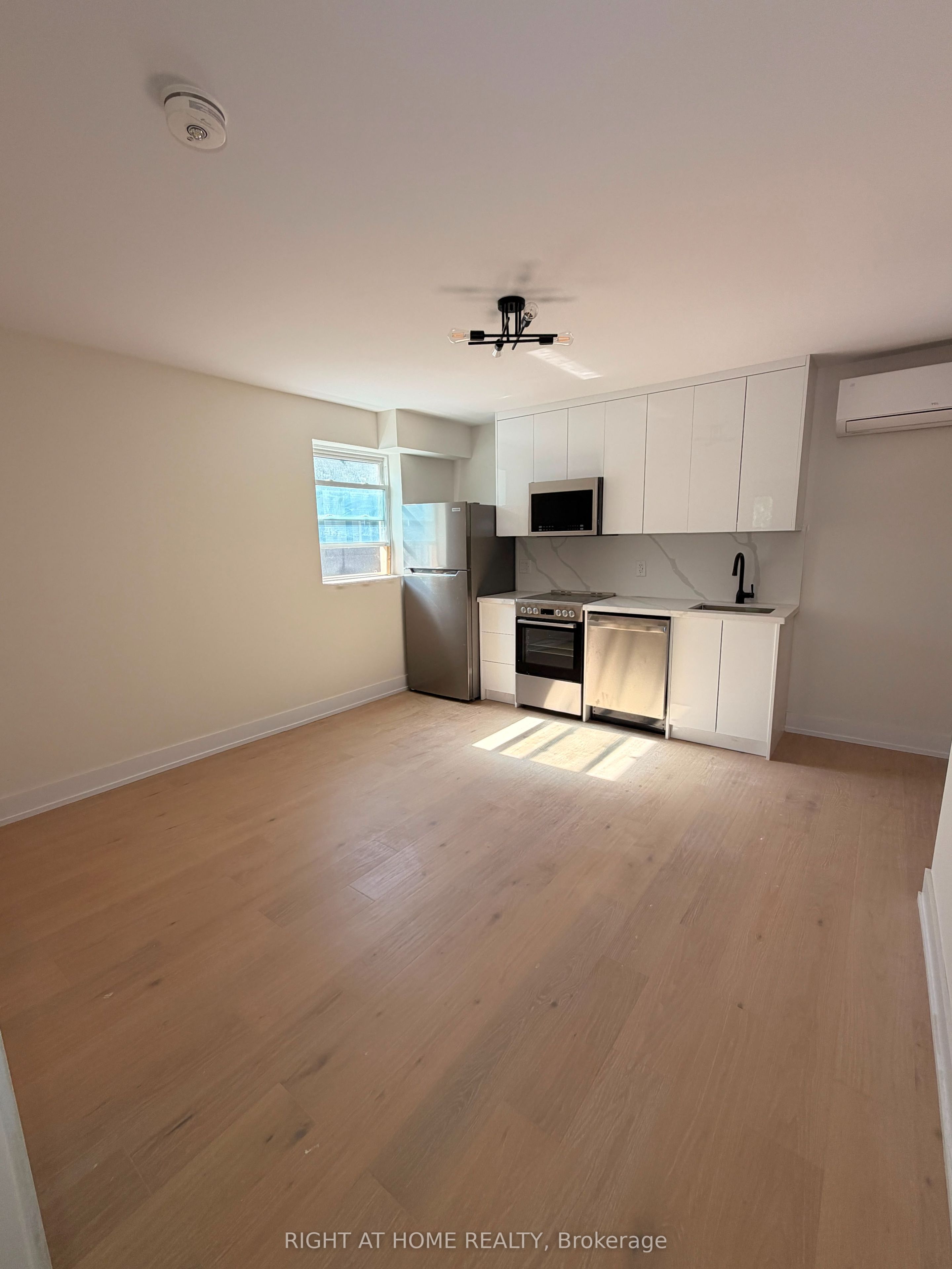 Unit 201 - 3384 Lake Shore Boulevard W, Etobicoke 3