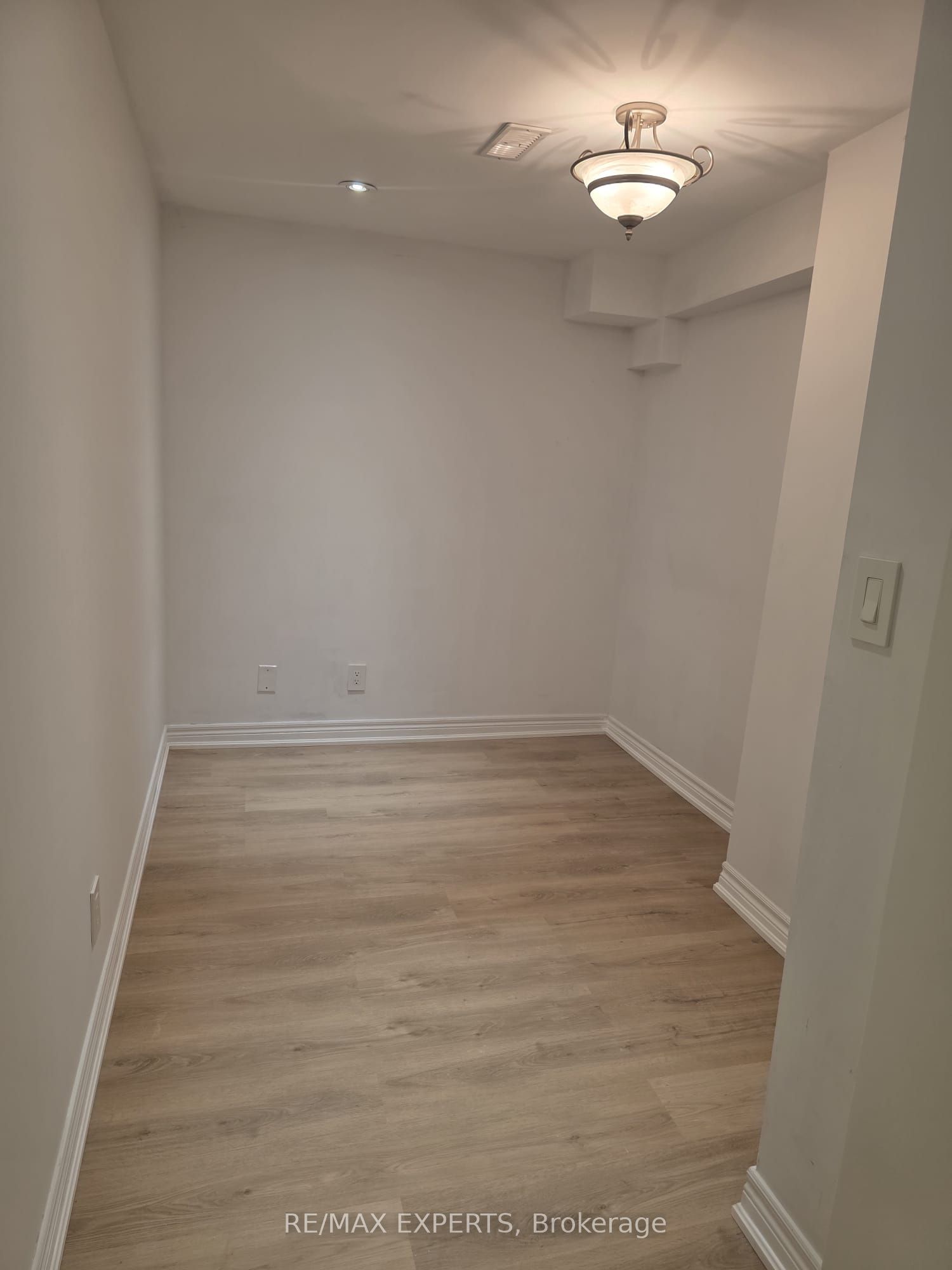 Unit Bsmt - 20 Deer Valley Drive, Caledon 5