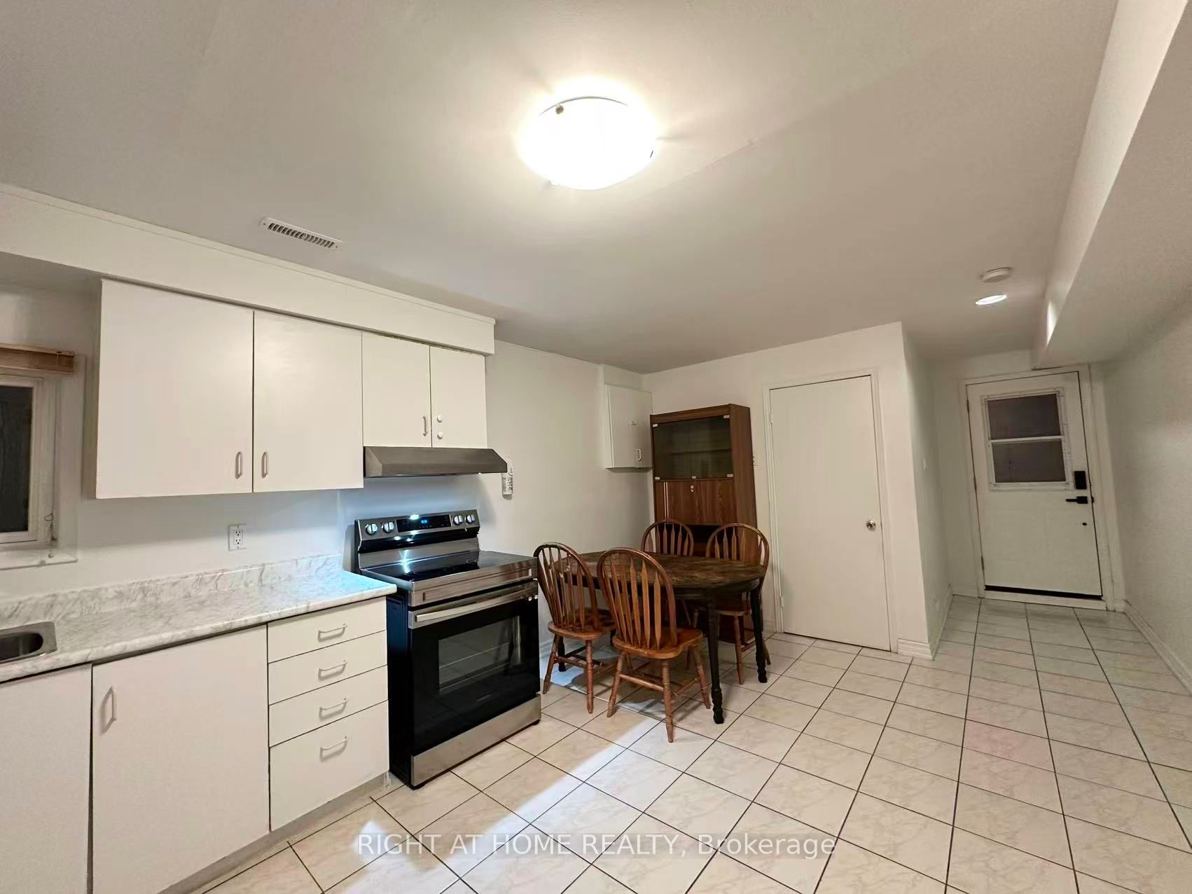 Unit Lower - 4125 Bishopstoke Lane, Mississauga 3