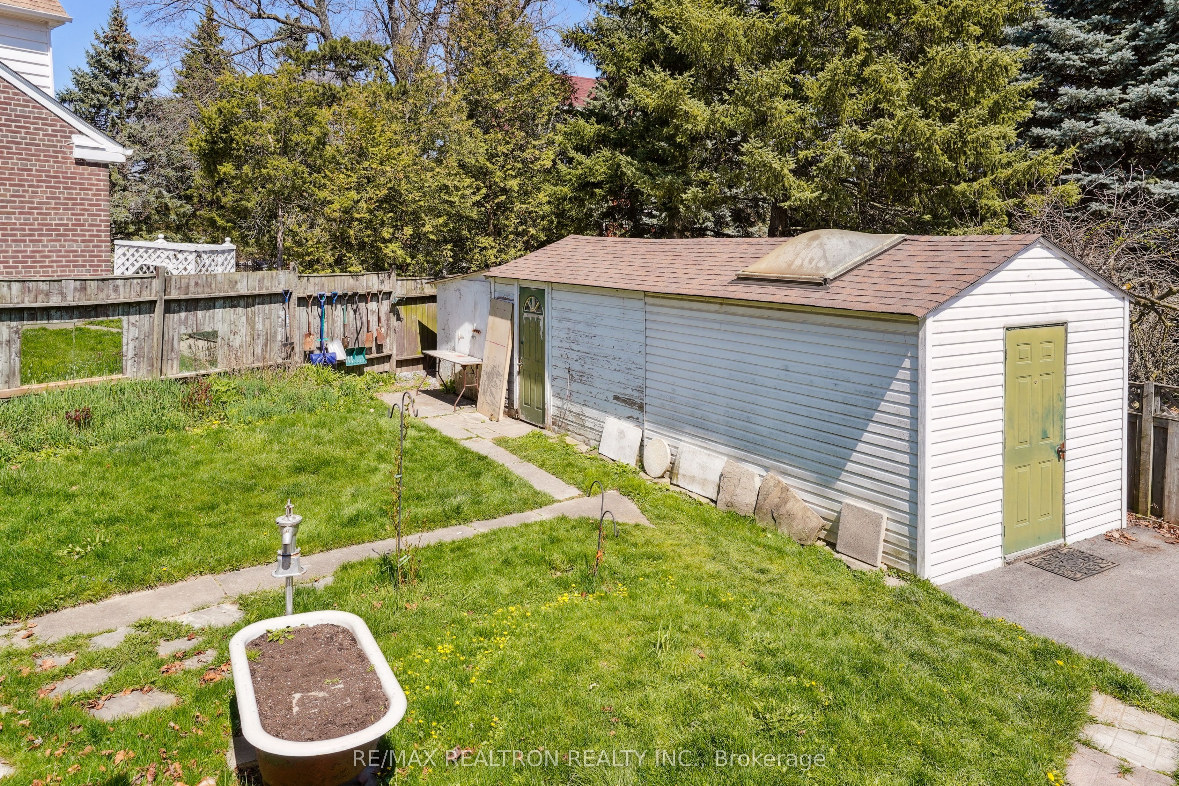 Unit Second Floor - 2585 Lake Shore Boulevard W, Etobicoke 3