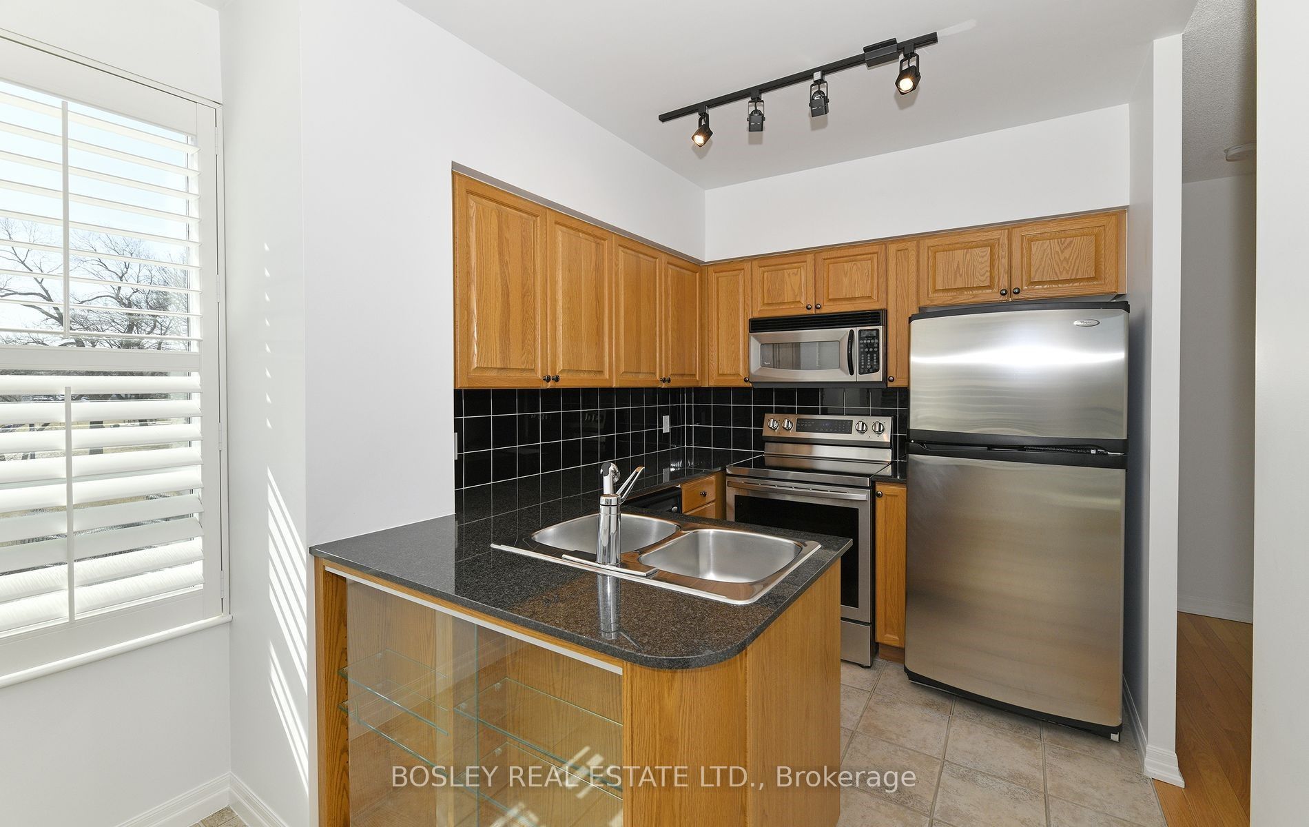 Unit 207 - 38 Fontenay Court, Etobicoke 3