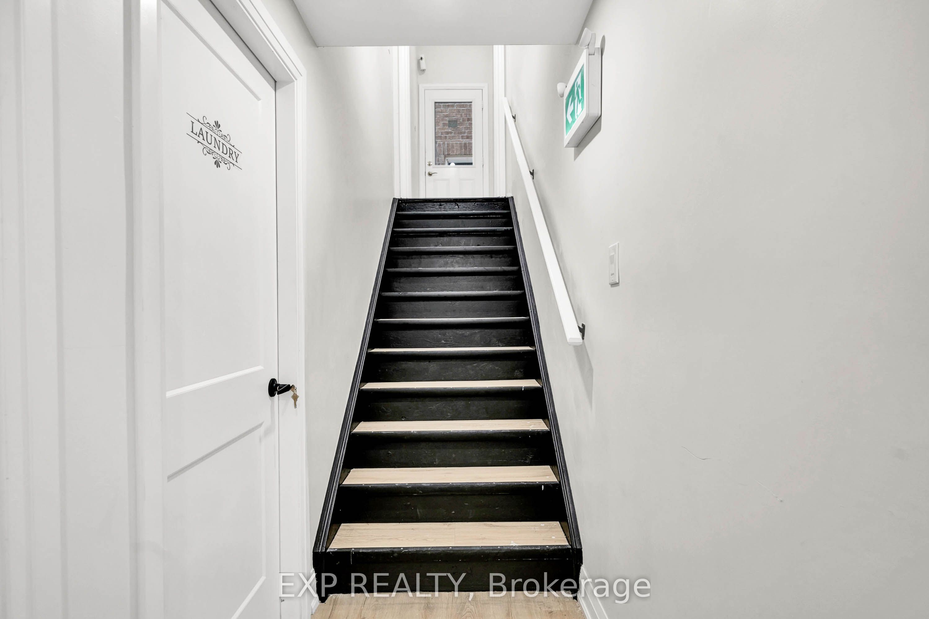 Unit Unit B - 448 Dougall Avenue, Caledon 2