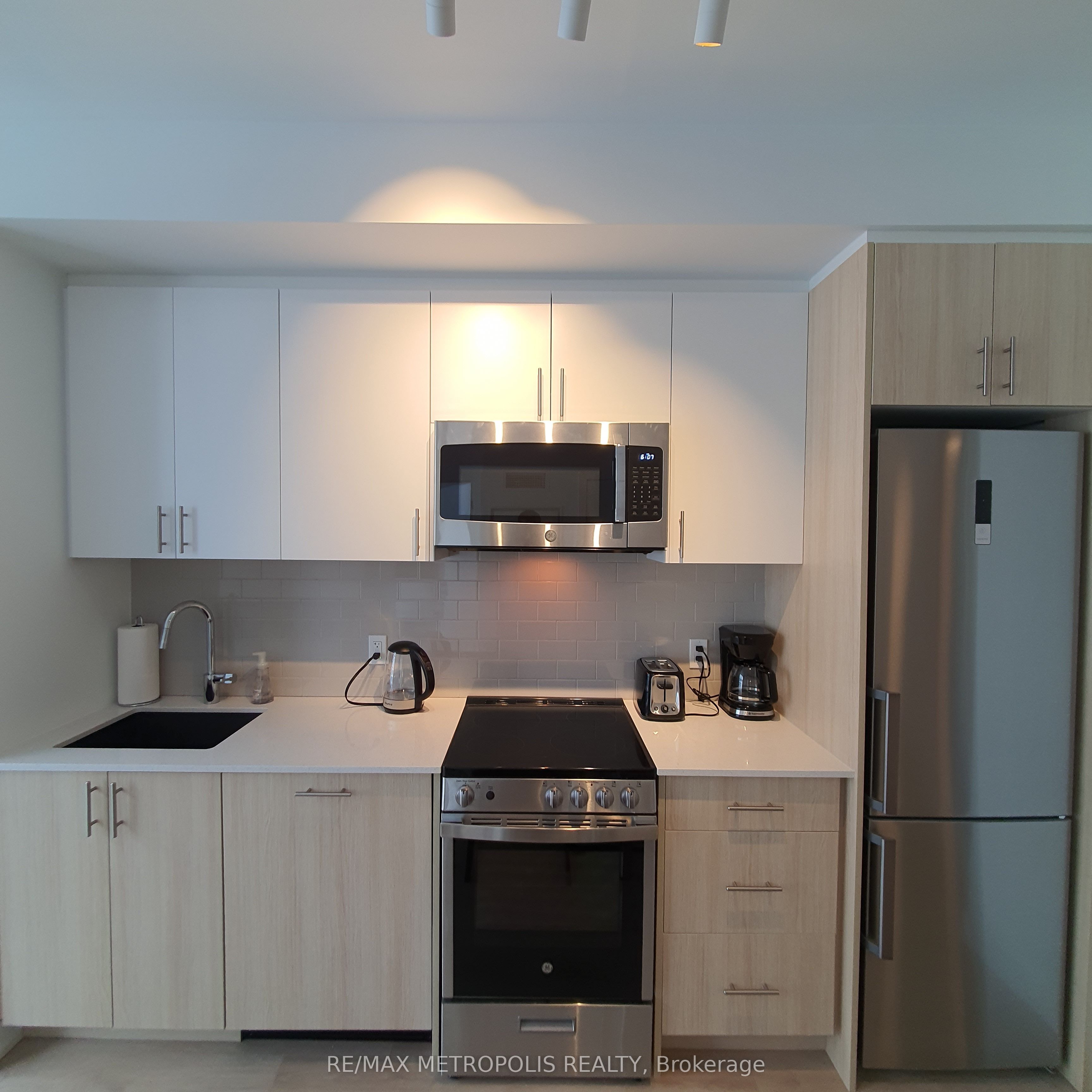 Unit 807 - 1195 The Queensway, Etobicoke 4
