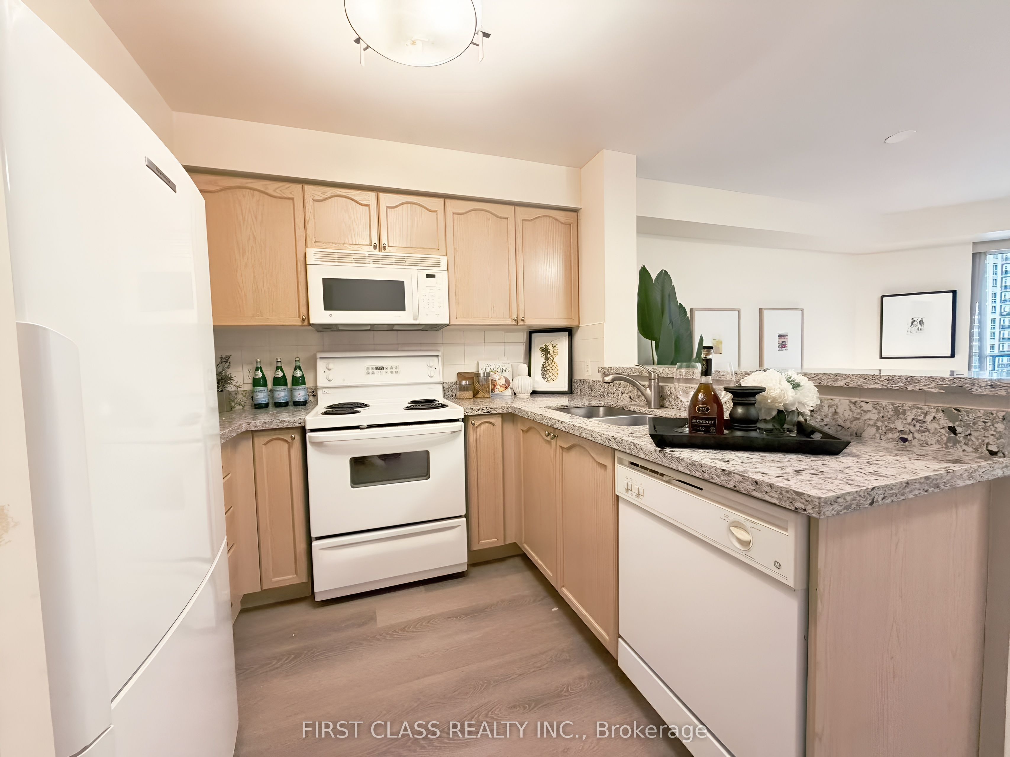 Unit 715 - 11 Michael Power Place, Etobicoke 3