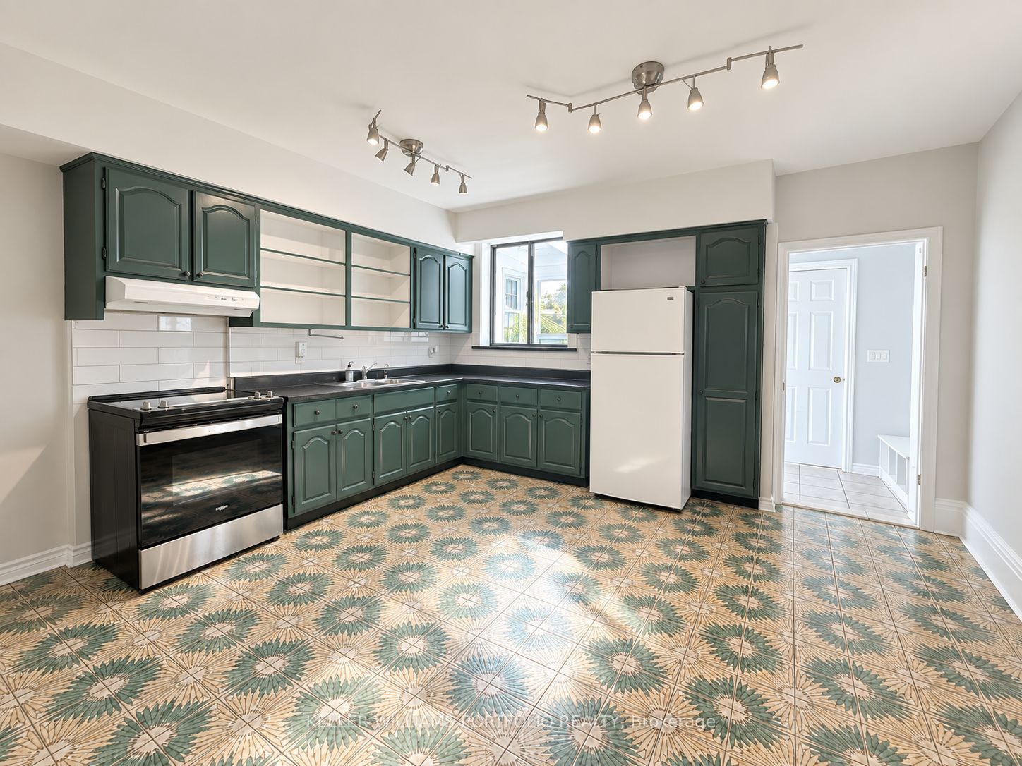 Unit Main Fl - 184 Franklin Avenue, Toronto 2