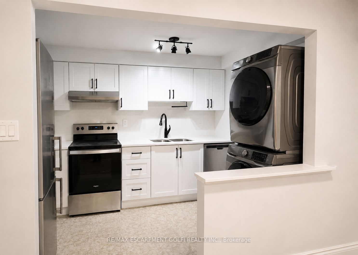 Unit 2 - 2403 Lakeshore Boulevard W, Etobicoke 3