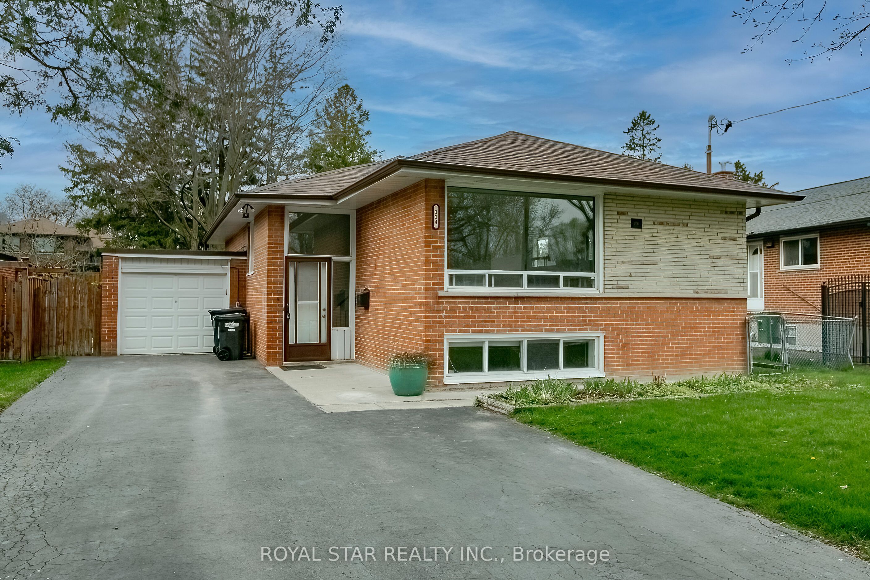 Unit Upper - 114 Wincott Drive, Etobicoke 2