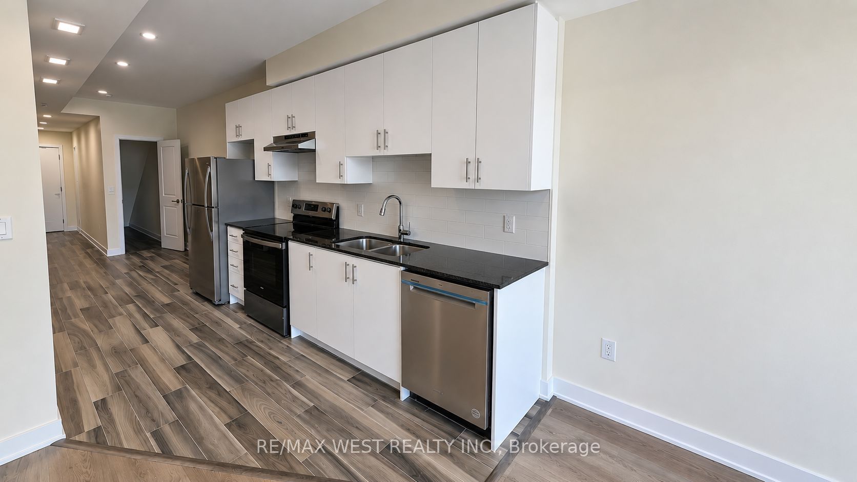 Unit Main Floor - 93 Hatherley Road, Toronto 3