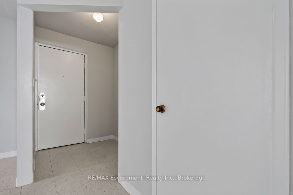 Unit 402 - 2393 New Street, Burlington 2
