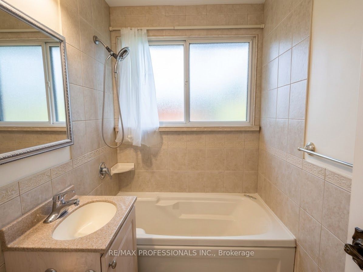 31 Cheshire Drive, Etobicoke 5