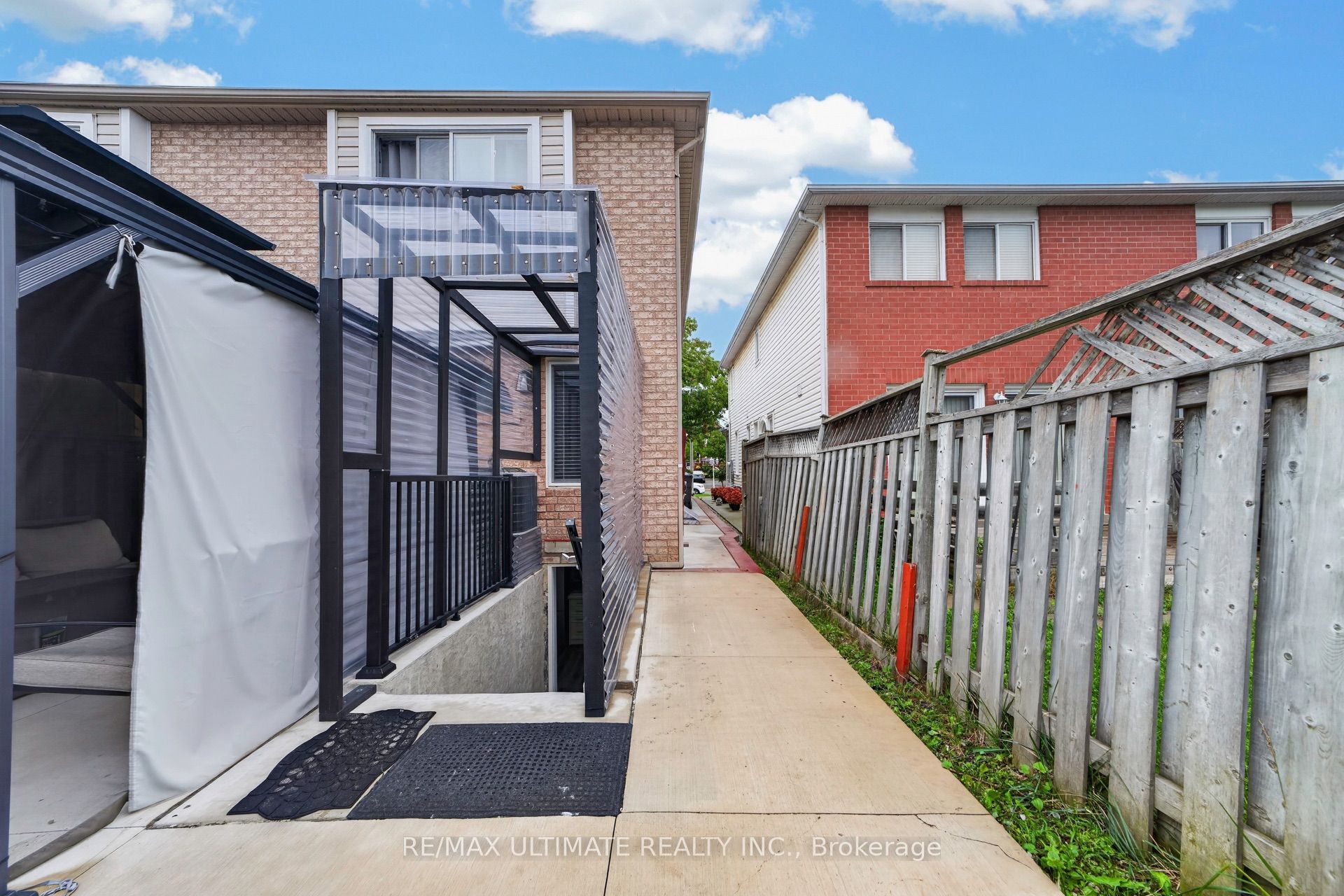 82 Yellow Brick Road, Brampton 4