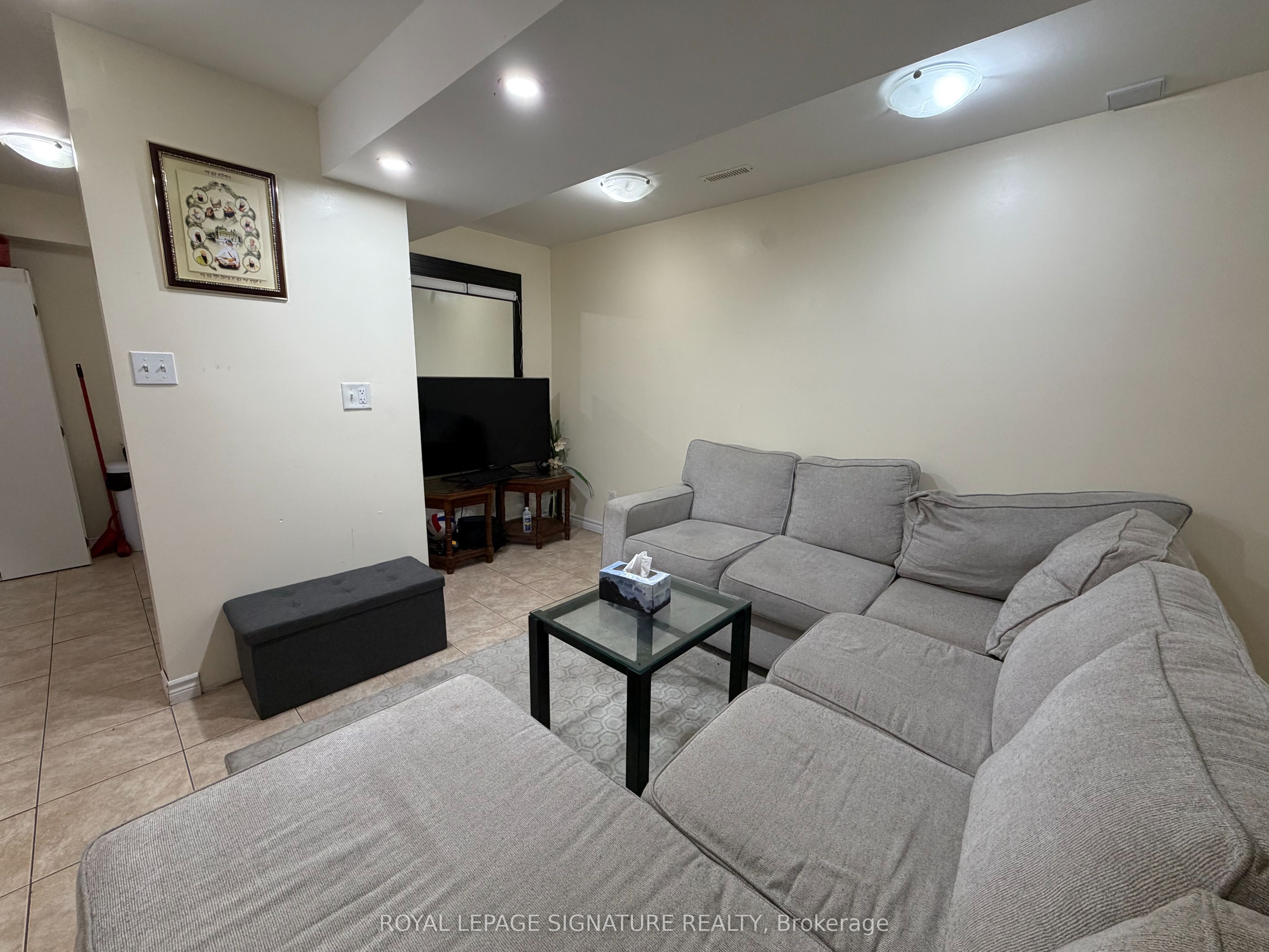 Unit Bsmt - 124 Herdwick Street, Brampton 5