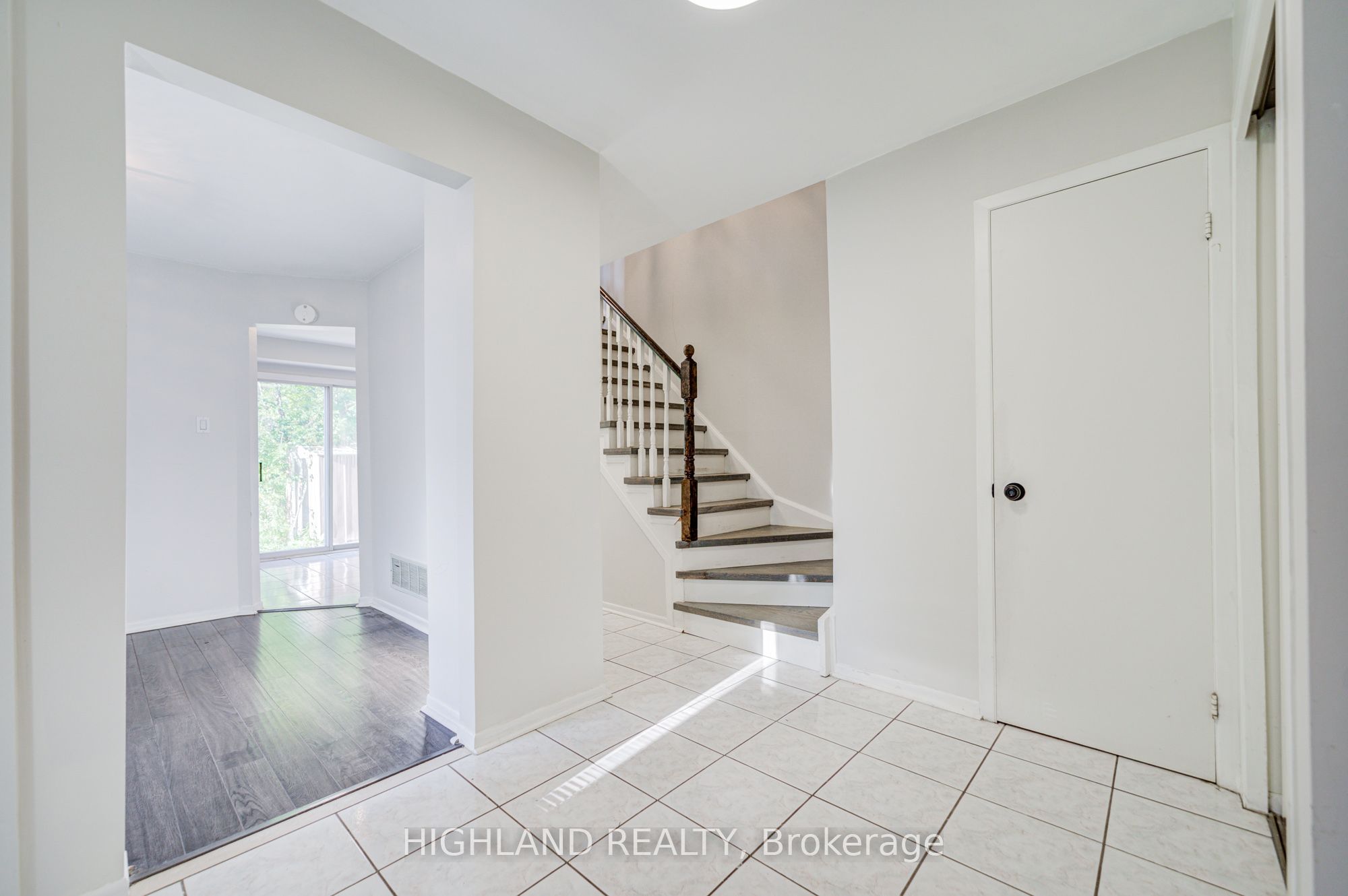 2032 Glenada Crescent, Oakville 3