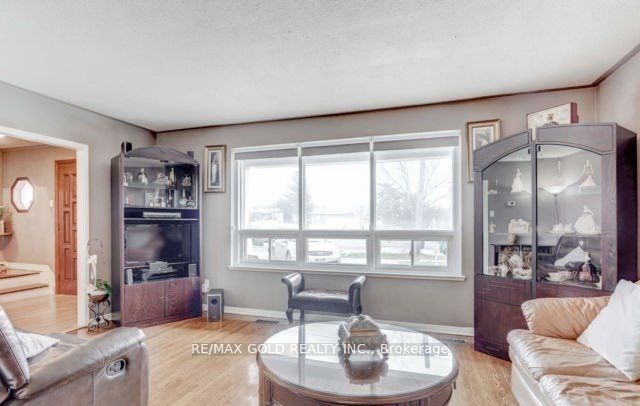 Unit Basement - 6 Monaco Court, North York 5