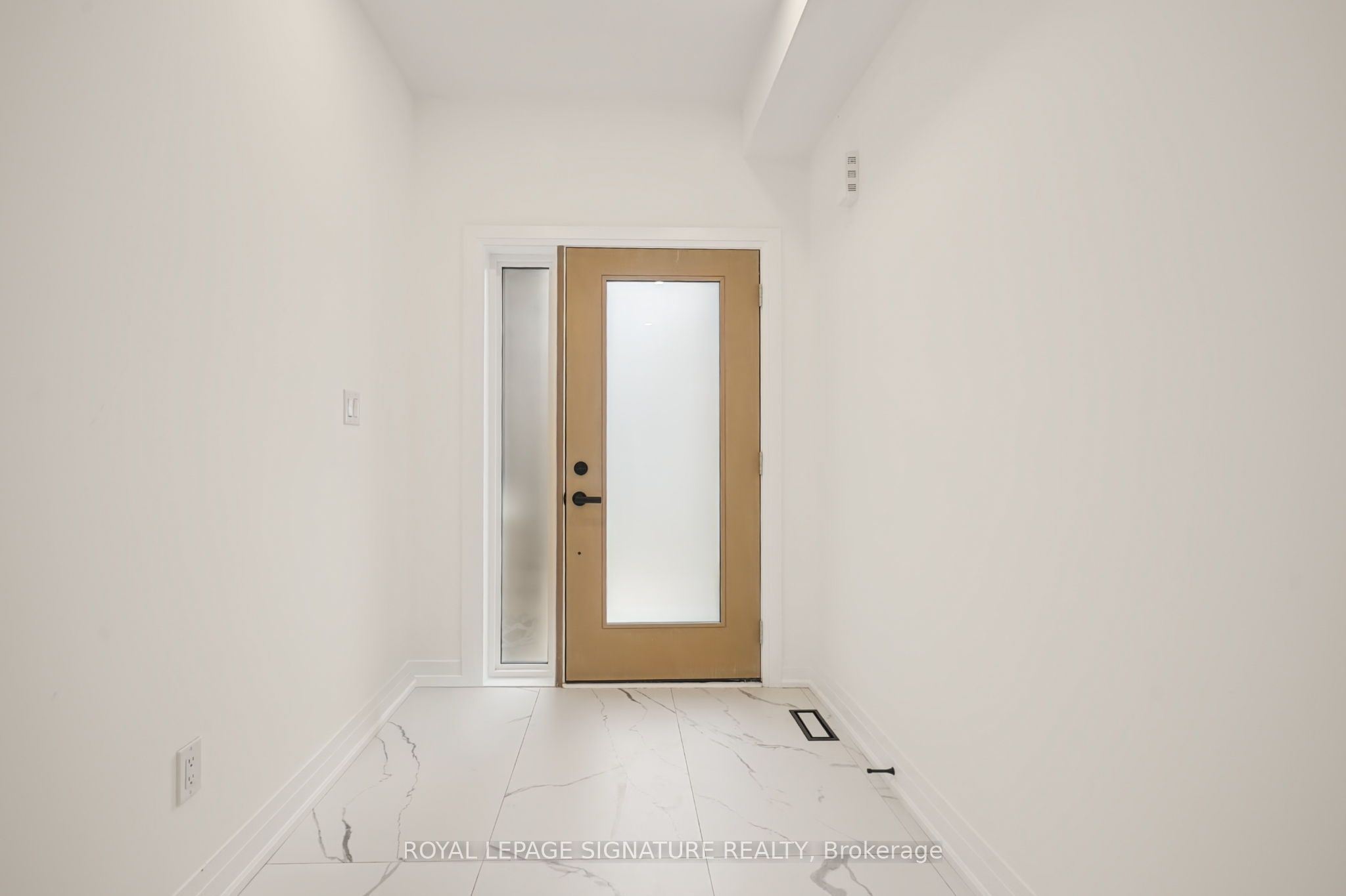 Unit 11 - 6636 Clock Court, Mississauga 5