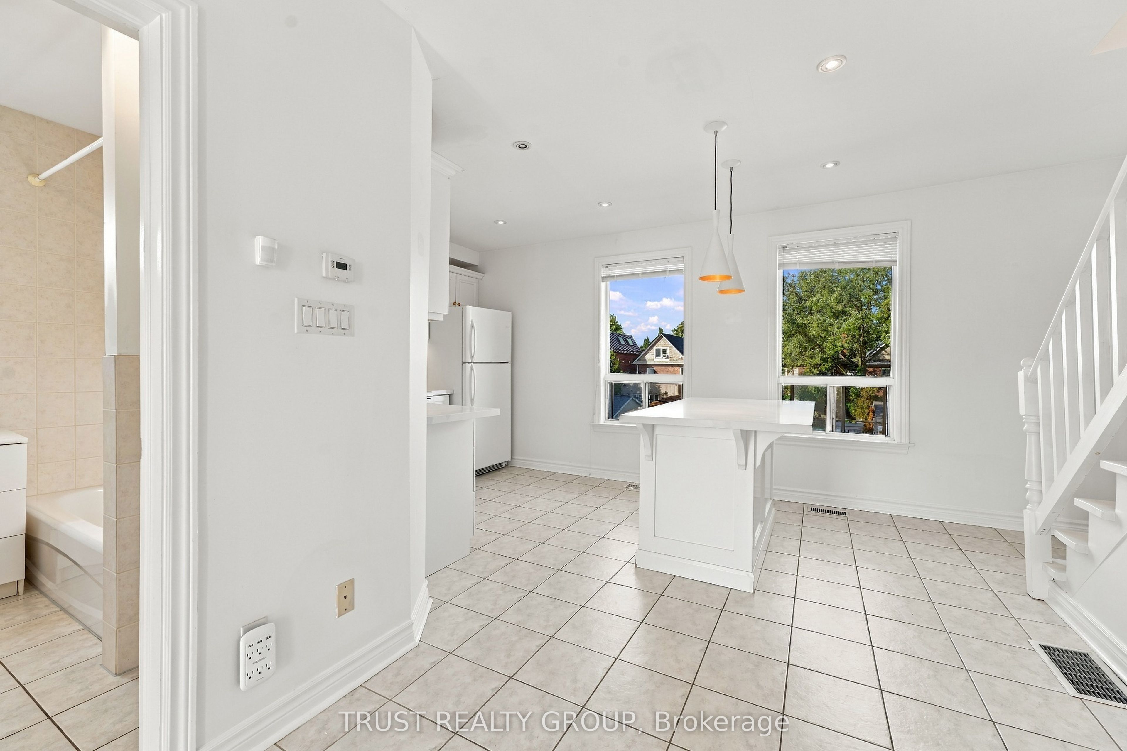 Unit 2nd & 3rd Floor - 2279 Dundas Street W, Toronto 4