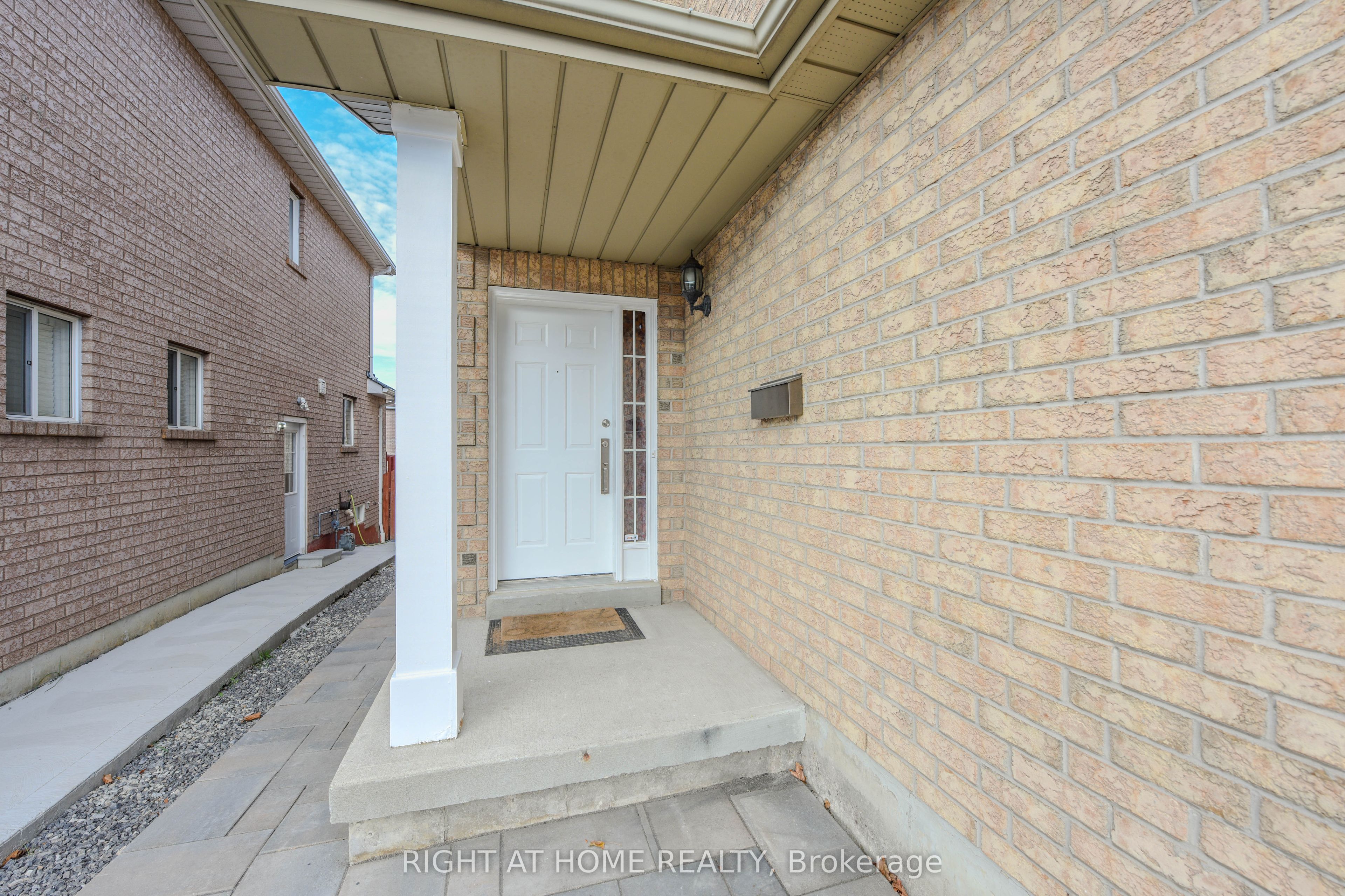903 Blyleven Boulevard, Mississauga 3