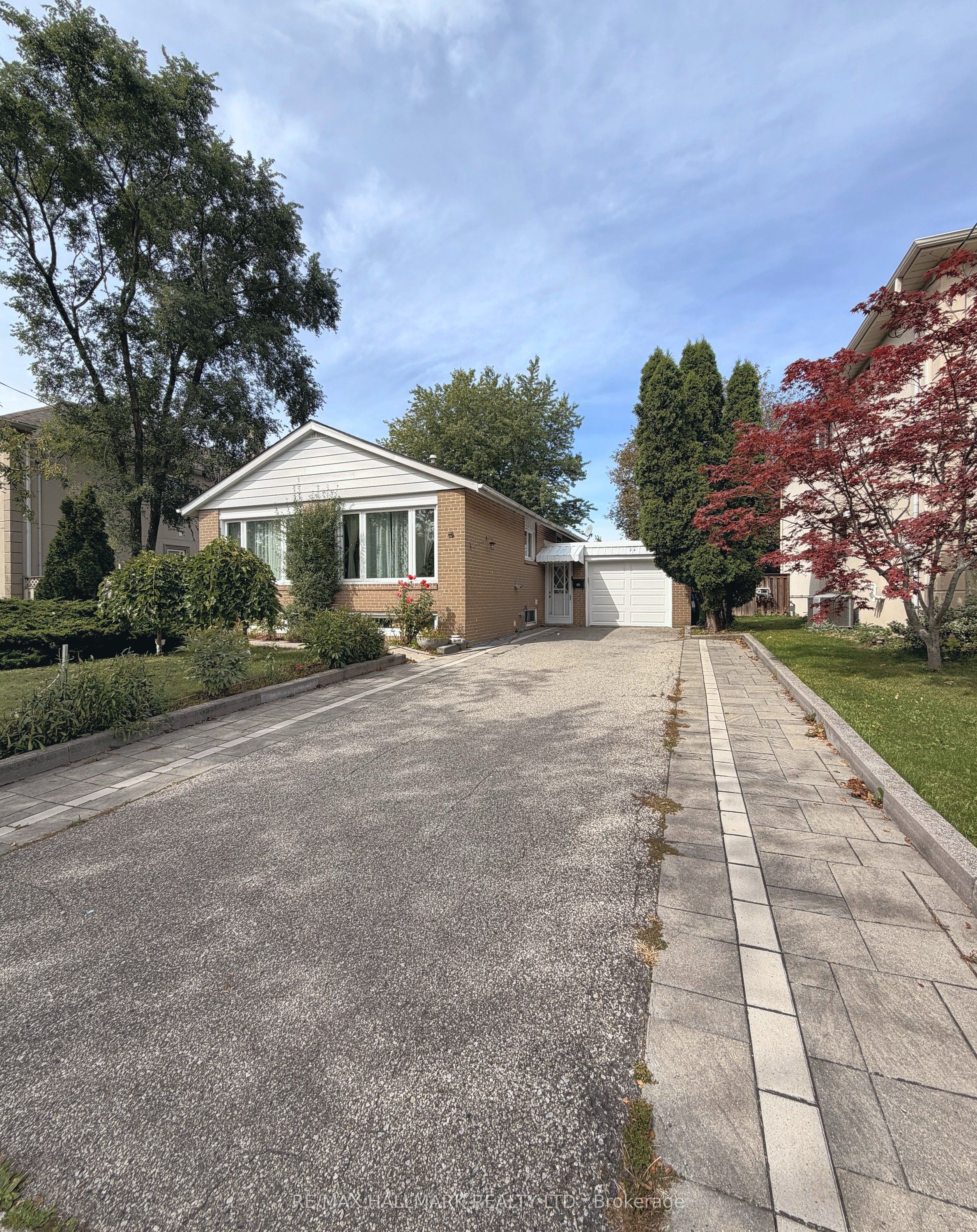 24 Sabine Road, Etobicoke 2