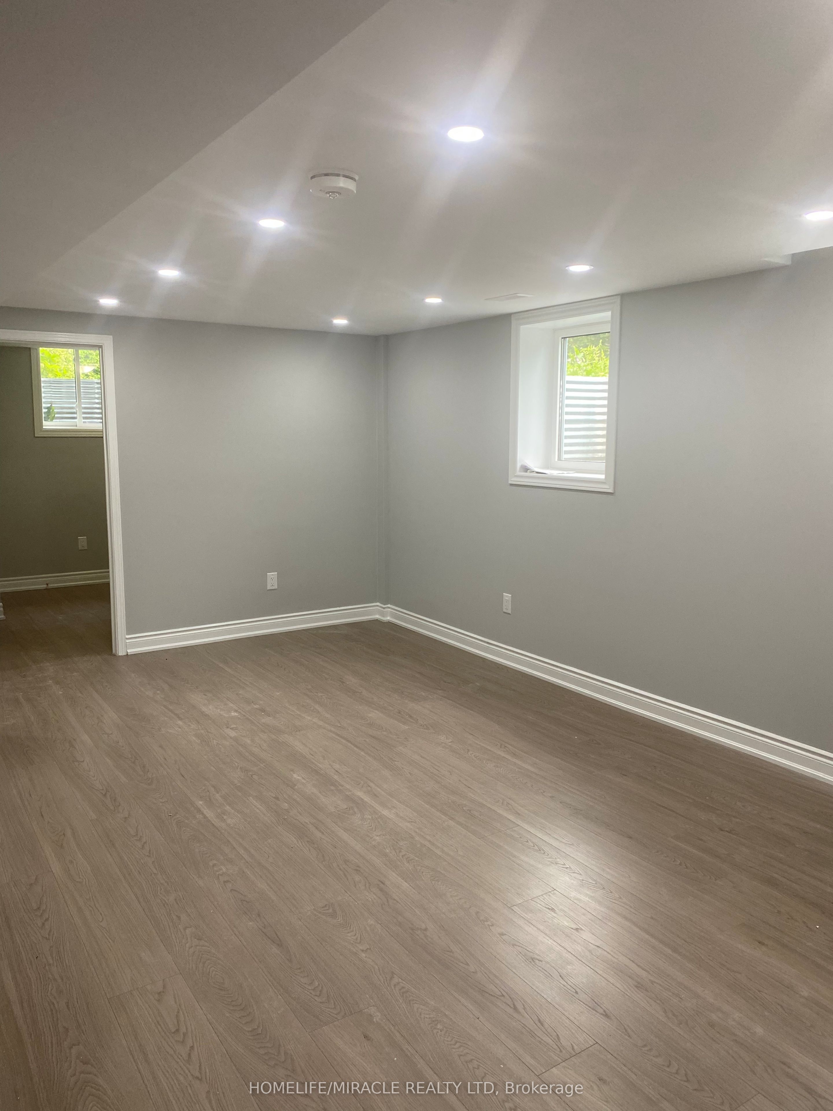 Unit Bsmt - 53 Parkside Drive, Brampton 2