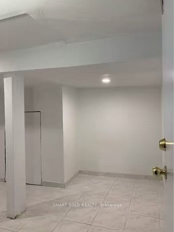 Unit Lower - 370 Delaware Avenue, Toronto 5