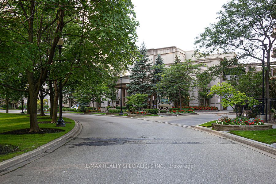 Unit 2320 - 25 Kingsbridge Garden Circle, Mississauga 4
