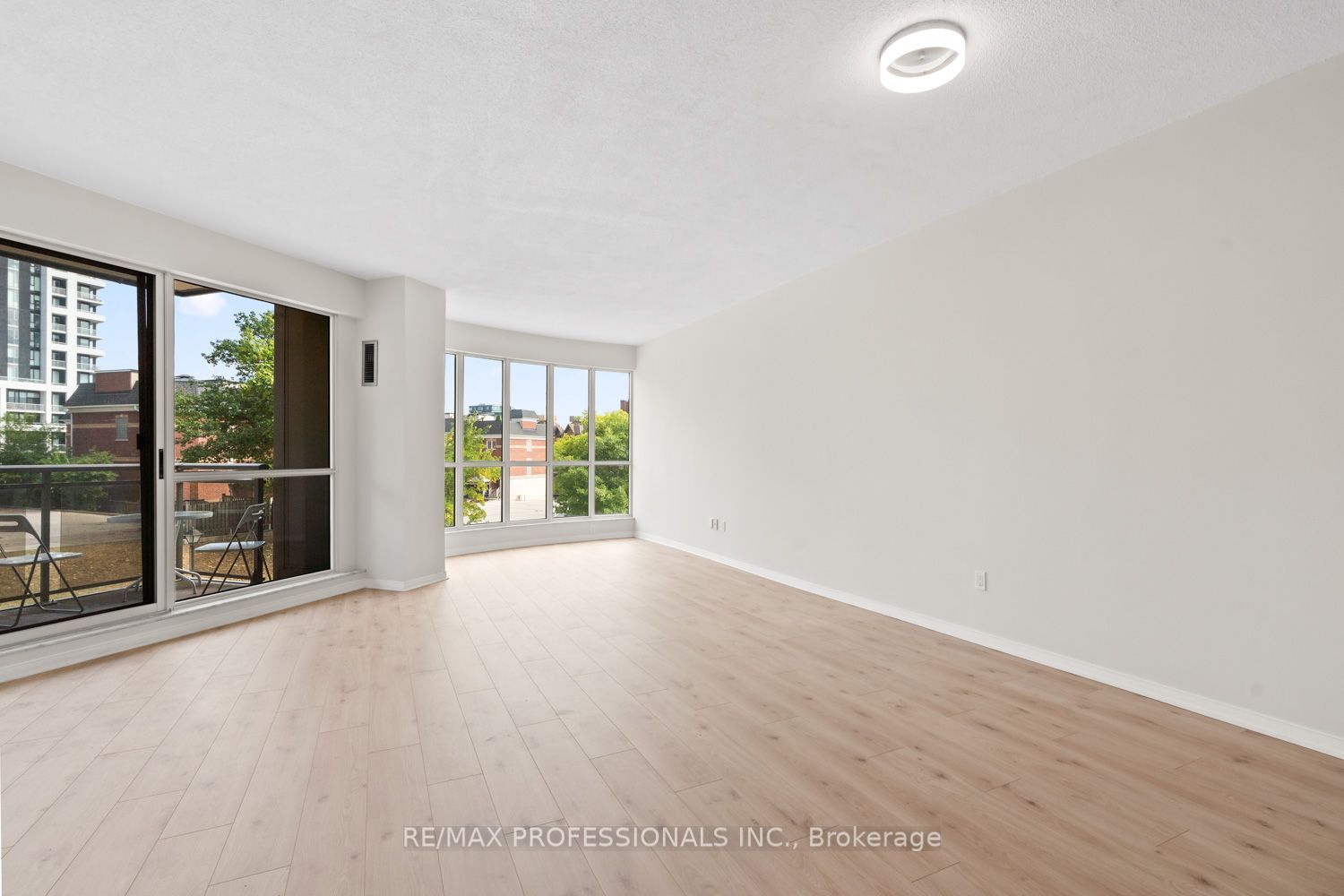 Unit 311 - 2511 Lakeshore Road W, Oakville 2