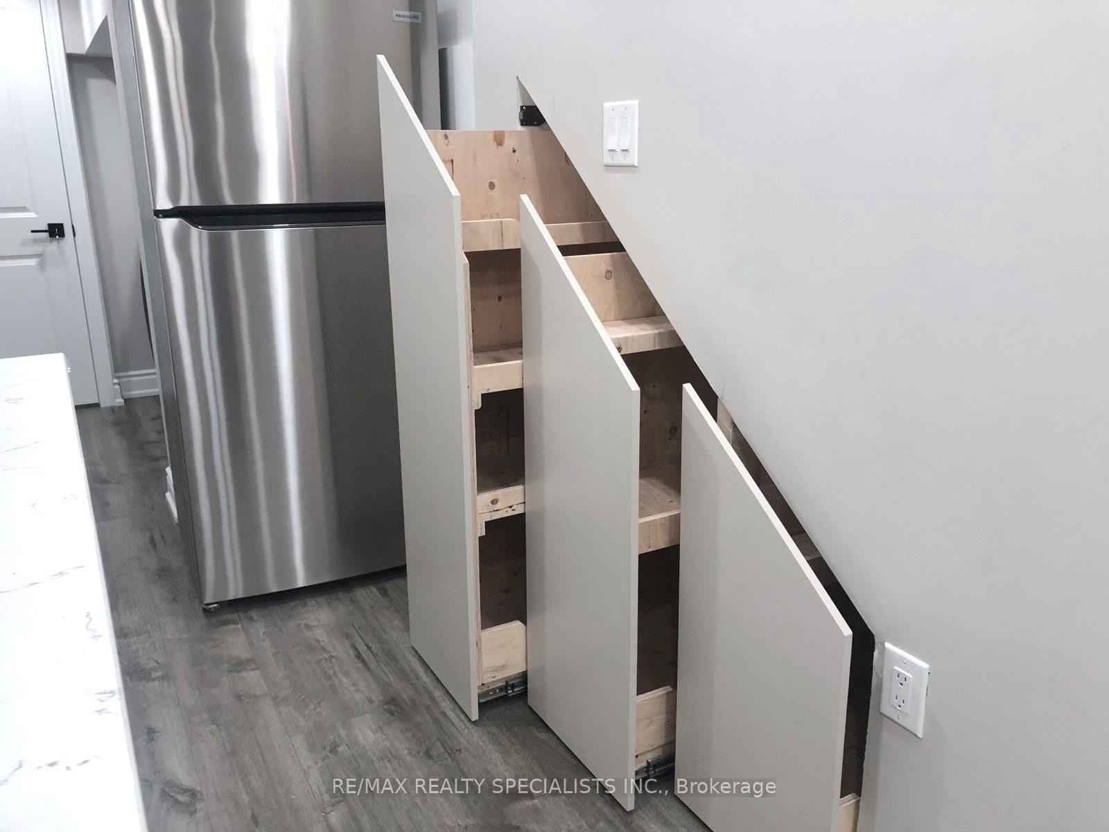 Unit Bsmt - 471 Violet Gate, Milton 5