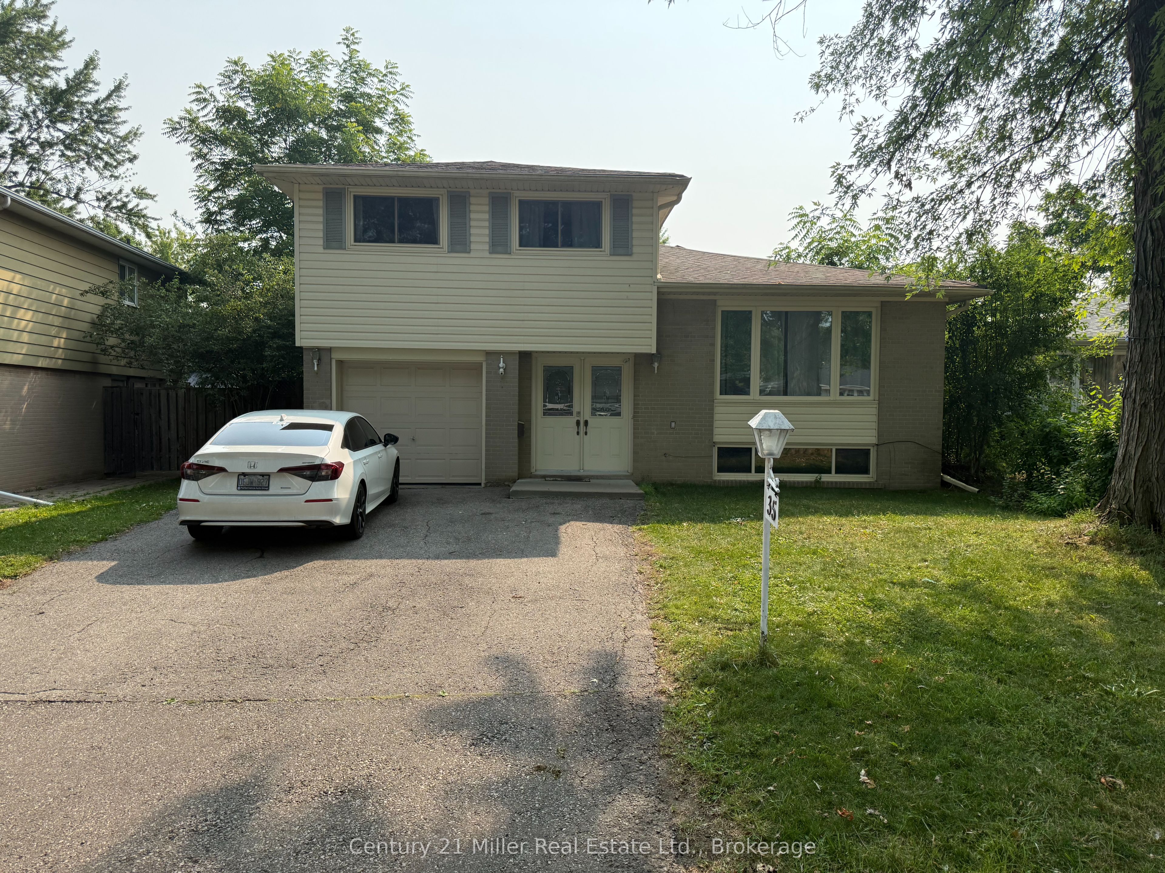 Unit Upper - 35 Melville Crescent, Brampton 2