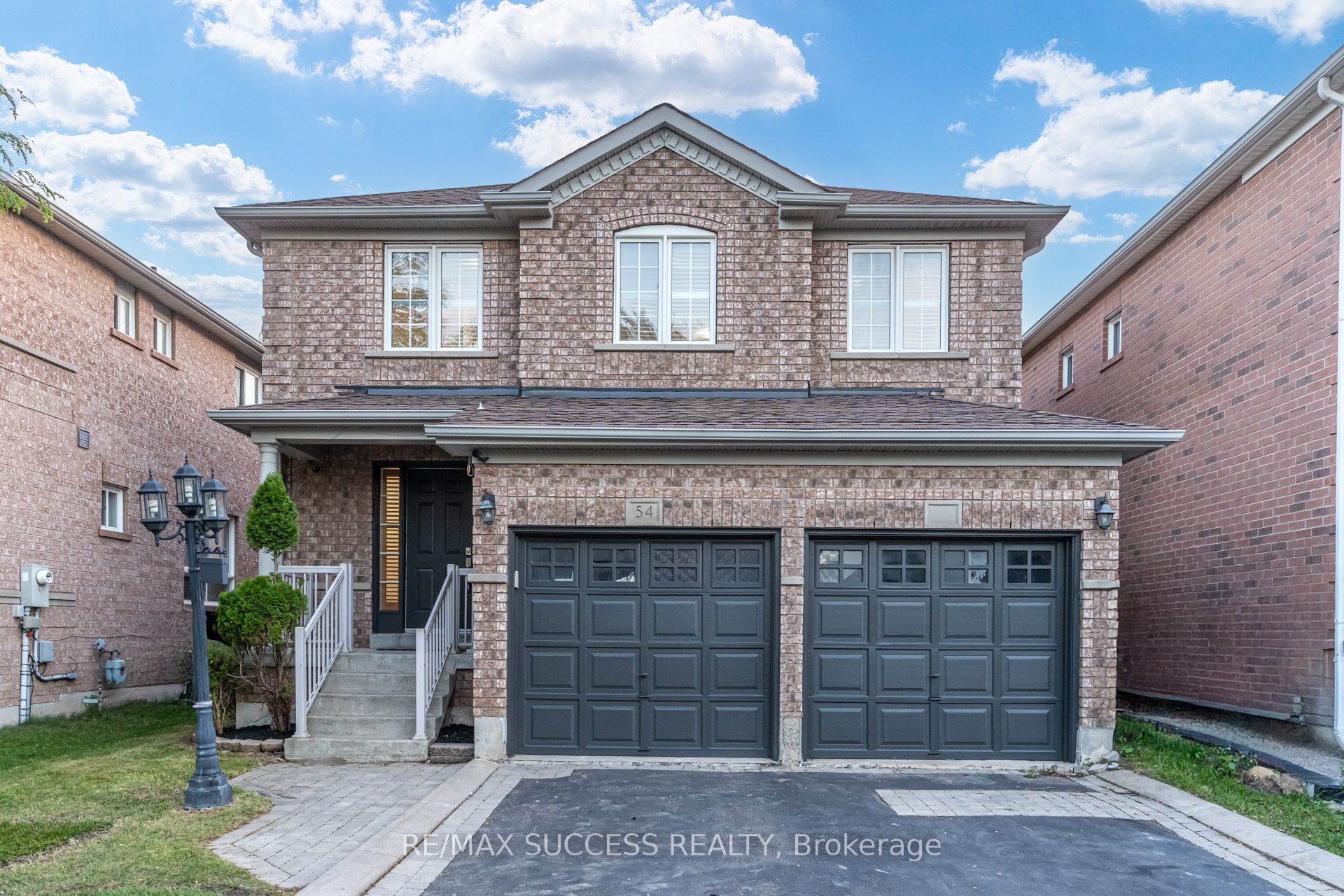 54 Ferncroft Place, Brampton 2