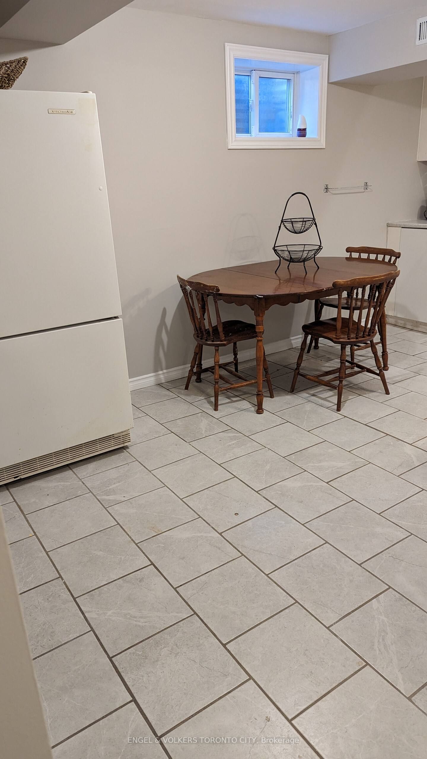 Unit B - 18 Elrose Road W, Brampton 3
