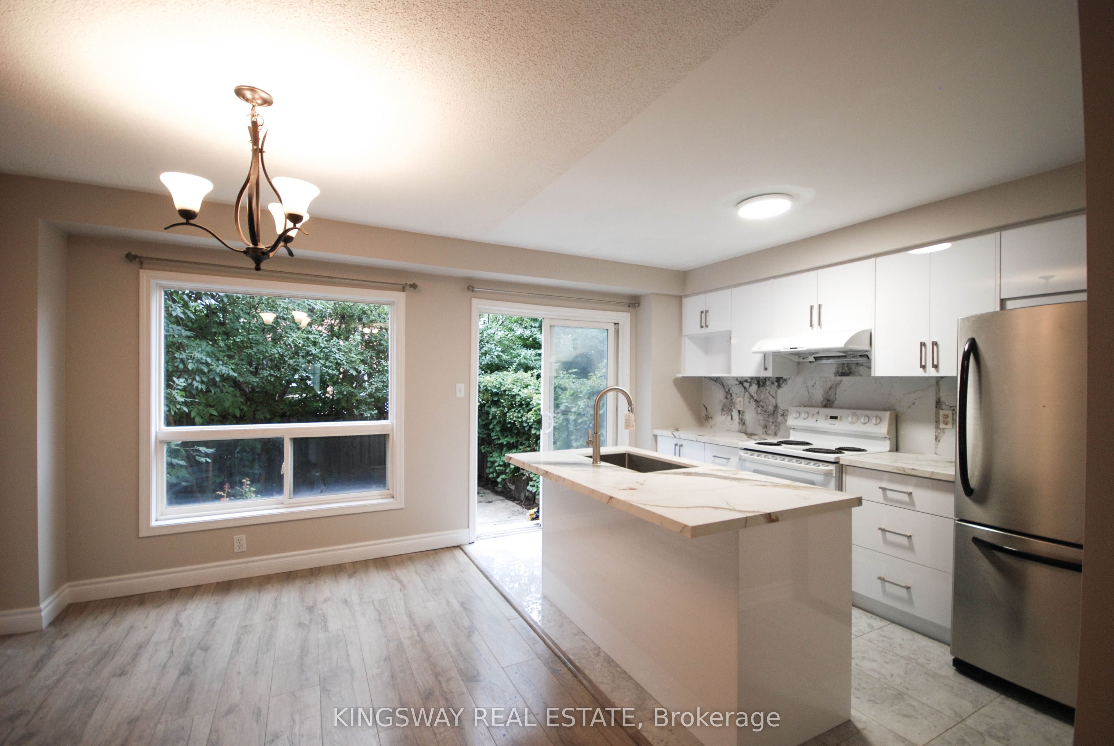 610 Angela Court, Burlington 4