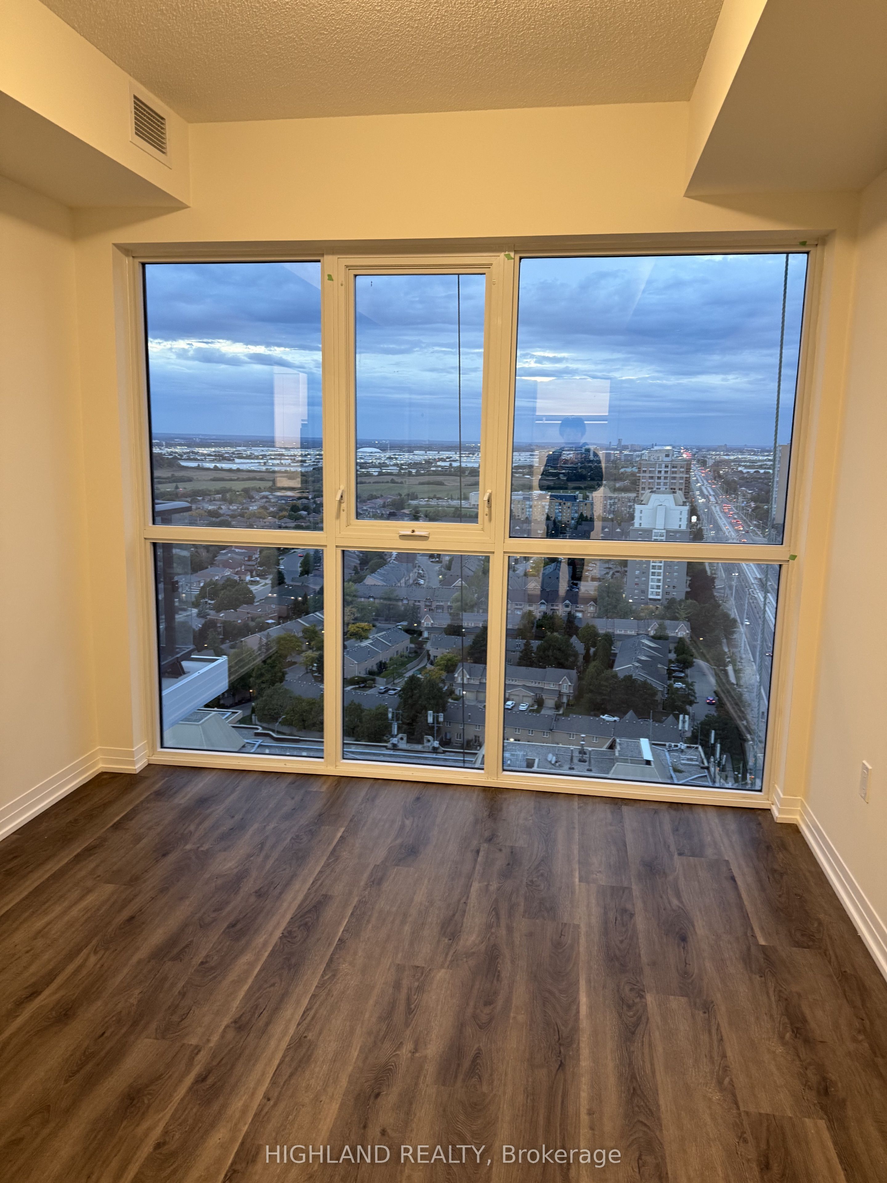 Unit 2208 - 15 Watergarden Drive, Mississauga 5