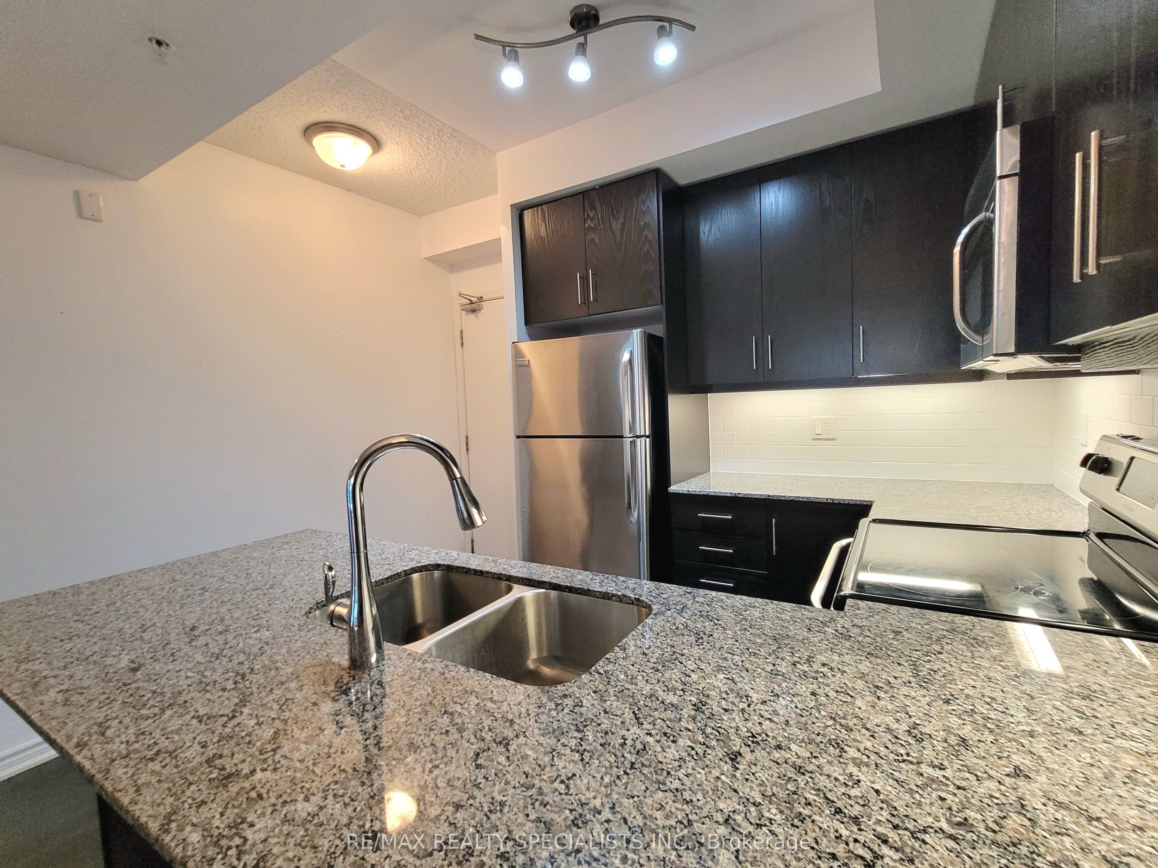 Unit 823 - 15 James Finlay Way, North York 4