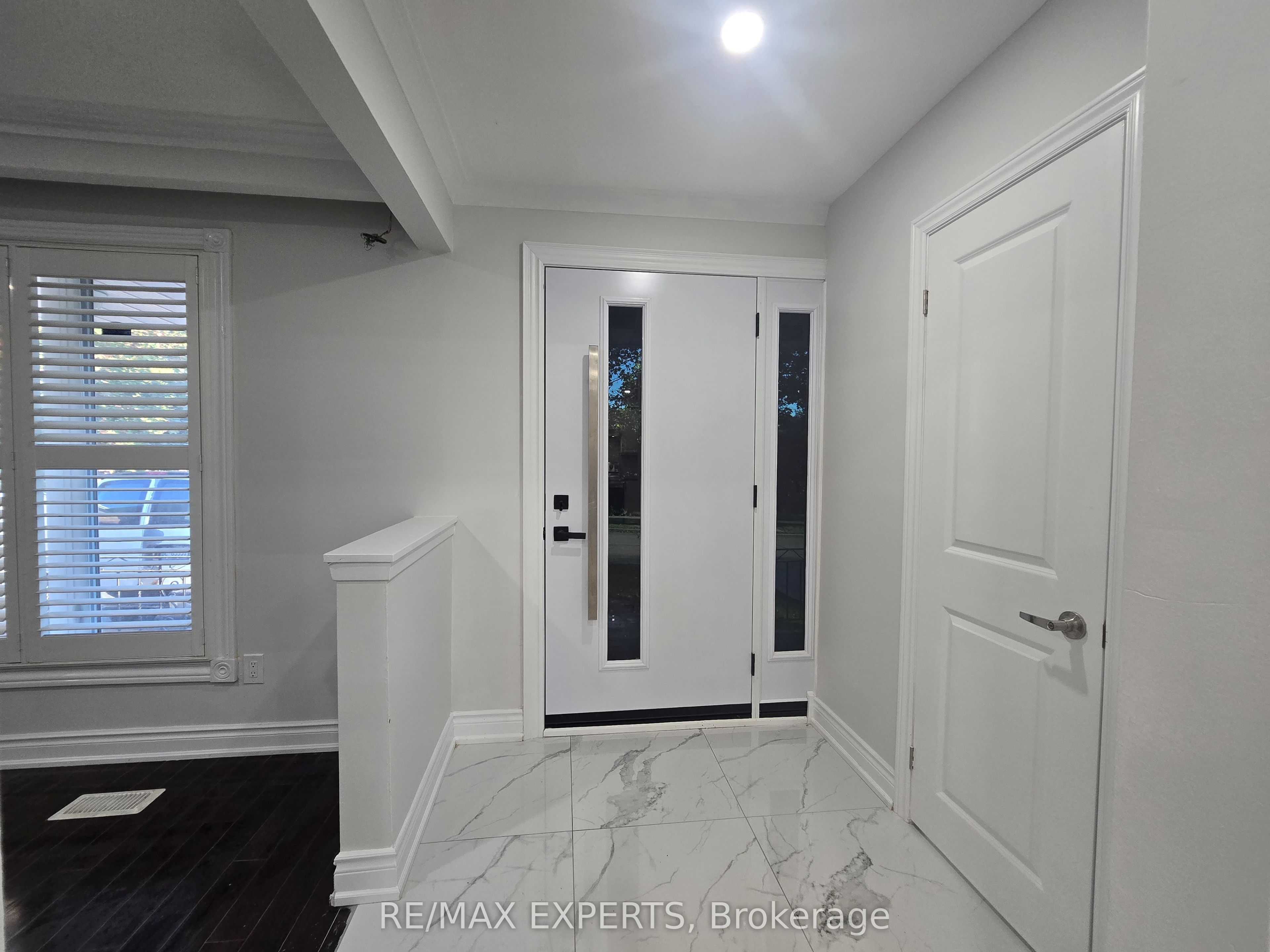 24 Roskell Crescent, North York 3