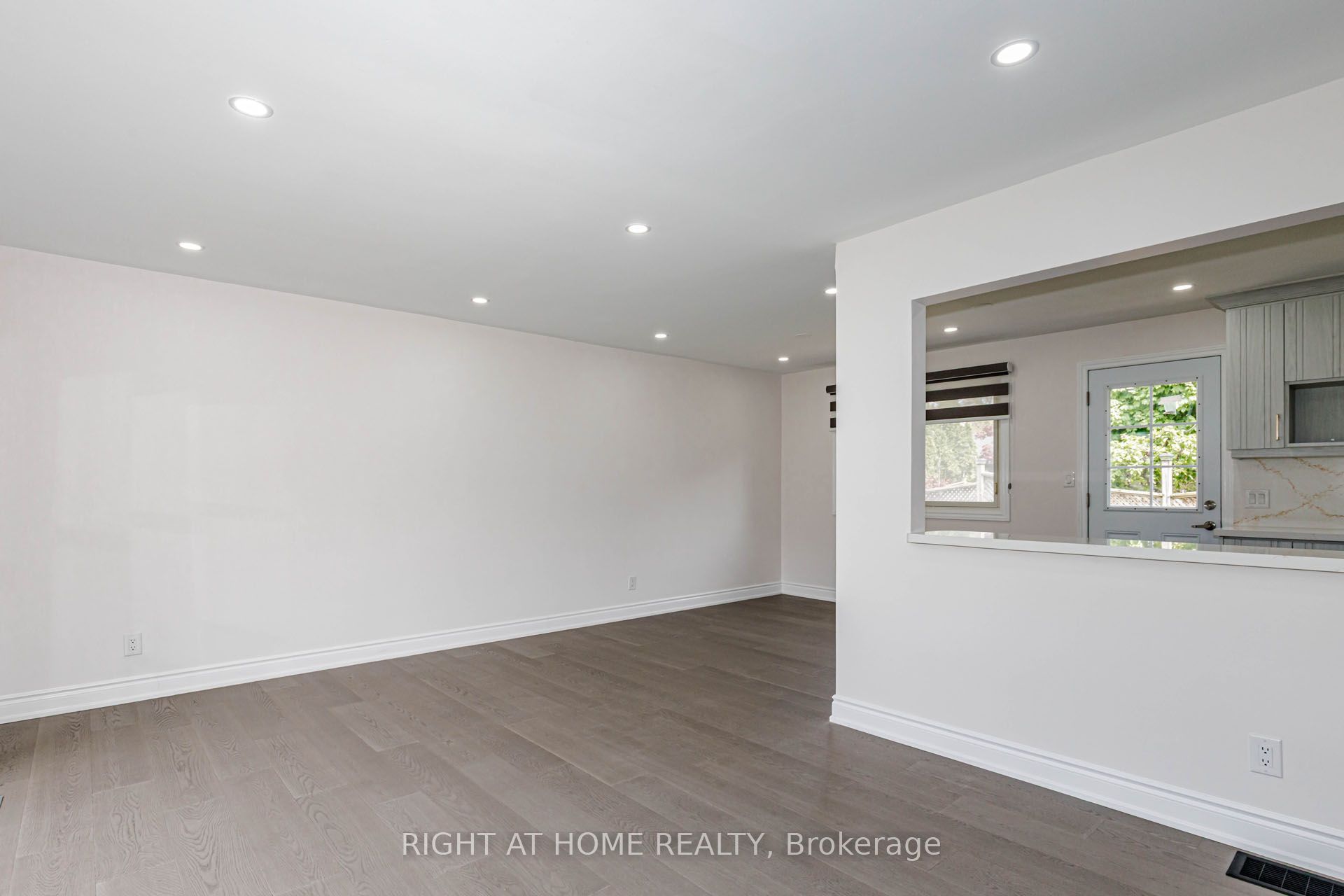 Unit UPPER - 5154 New Street, Burlington 5