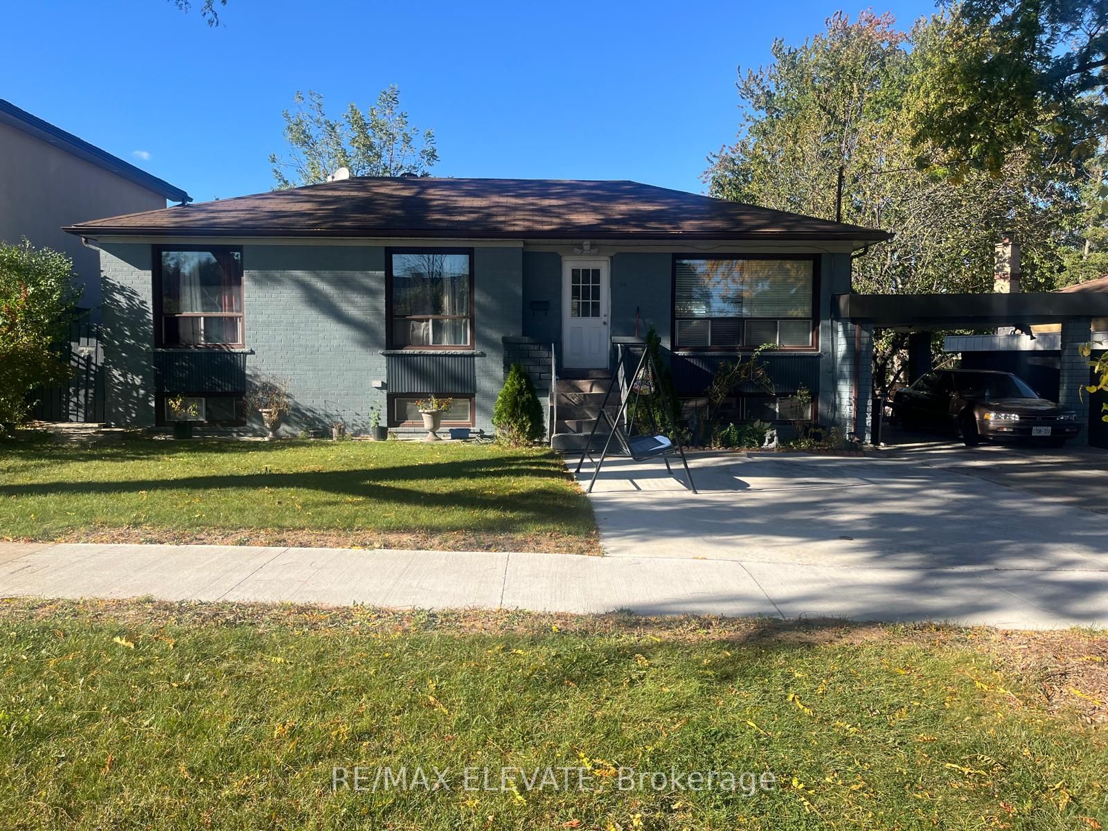 100 Stavely Crescent, Etobicoke 2