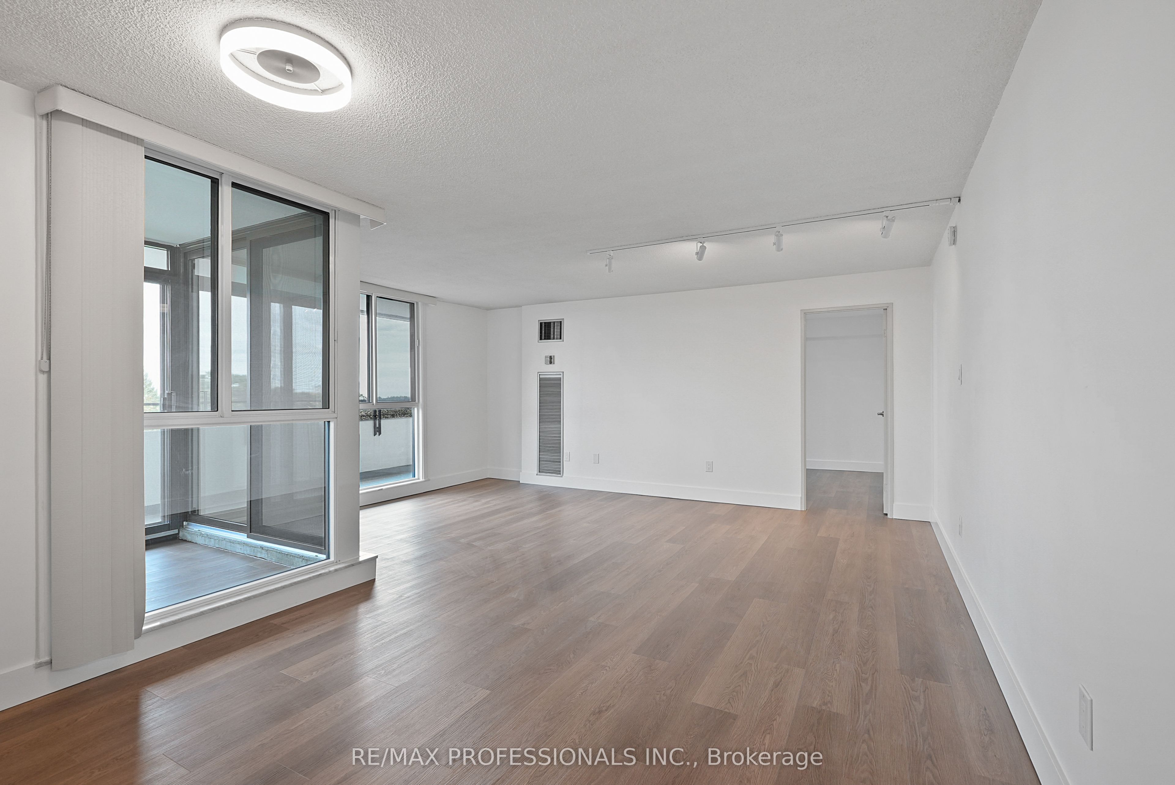 Unit 510 - 1320 Mississauga Valley Boulevard, Mississauga 5