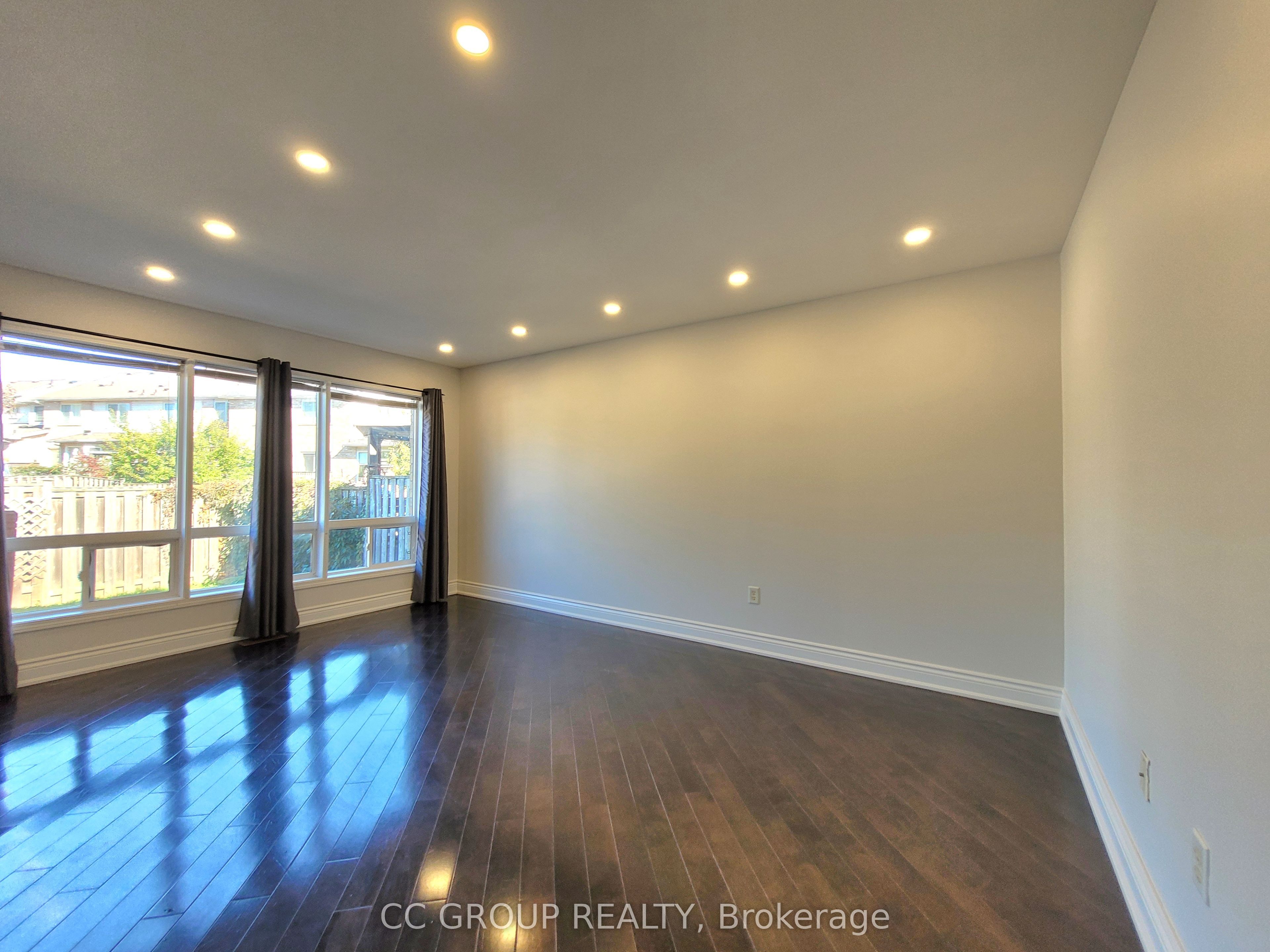 2153 Baronwood Drive, Oakville 5