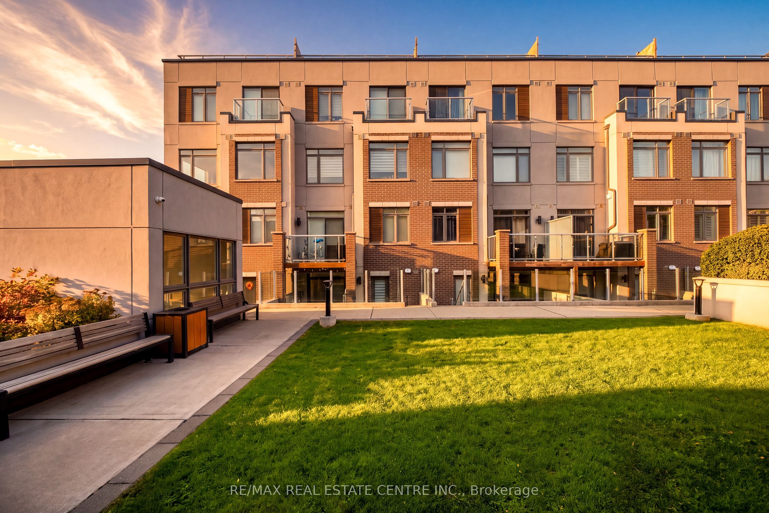 Unit 117 - 3078 Sixth Line, Oakville 2